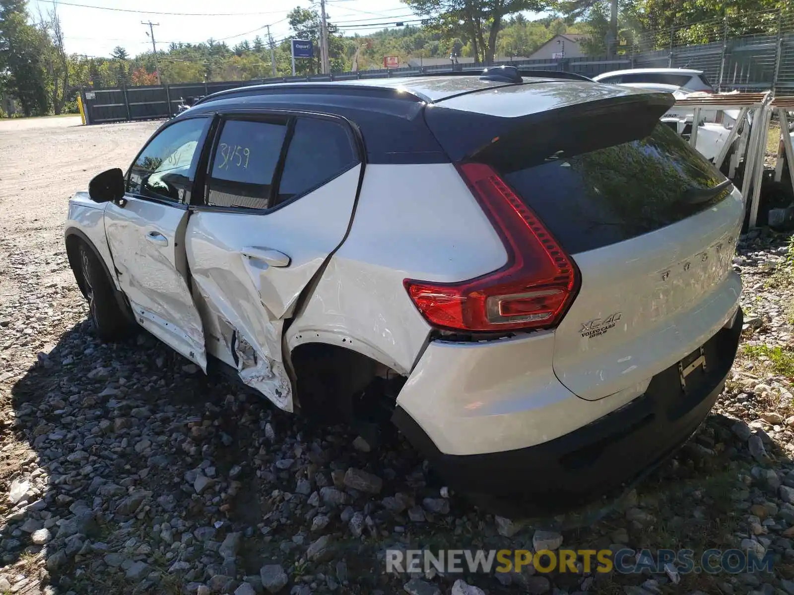 3 Photograph of a damaged car YV4162UM8K2138823 VOLVO XC40 2019