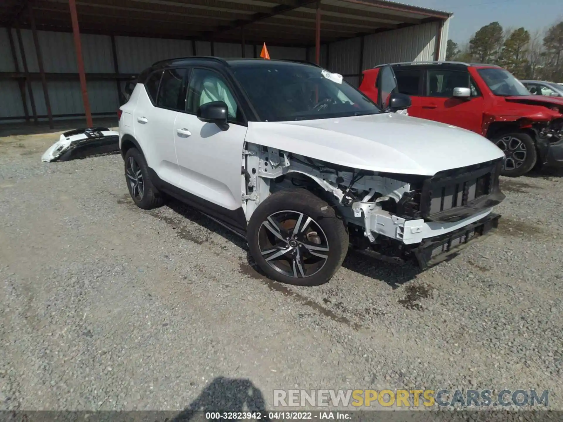 1 Photograph of a damaged car YV4162UM8K2149840 VOLVO XC40 2019