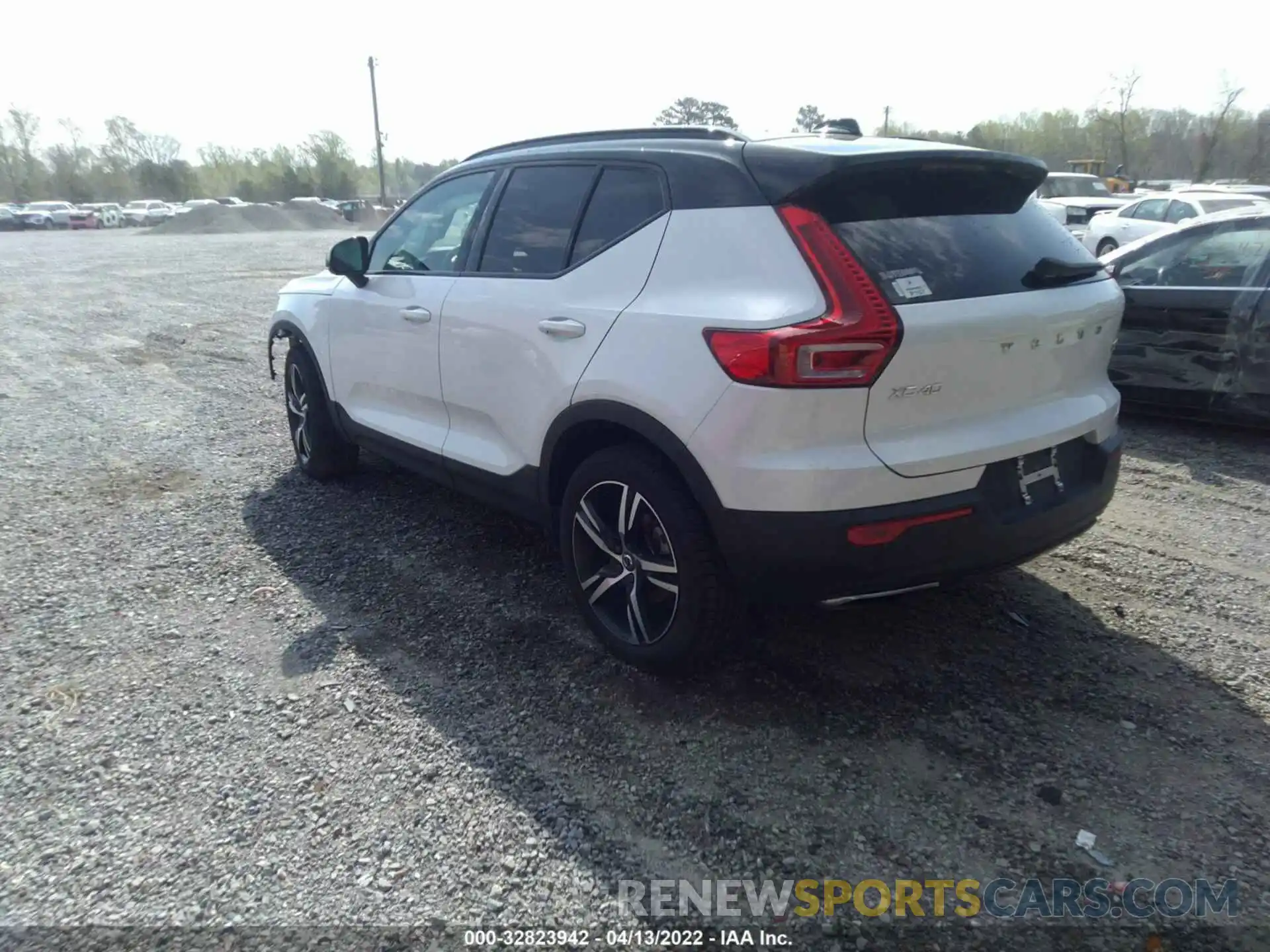 3 Photograph of a damaged car YV4162UM8K2149840 VOLVO XC40 2019