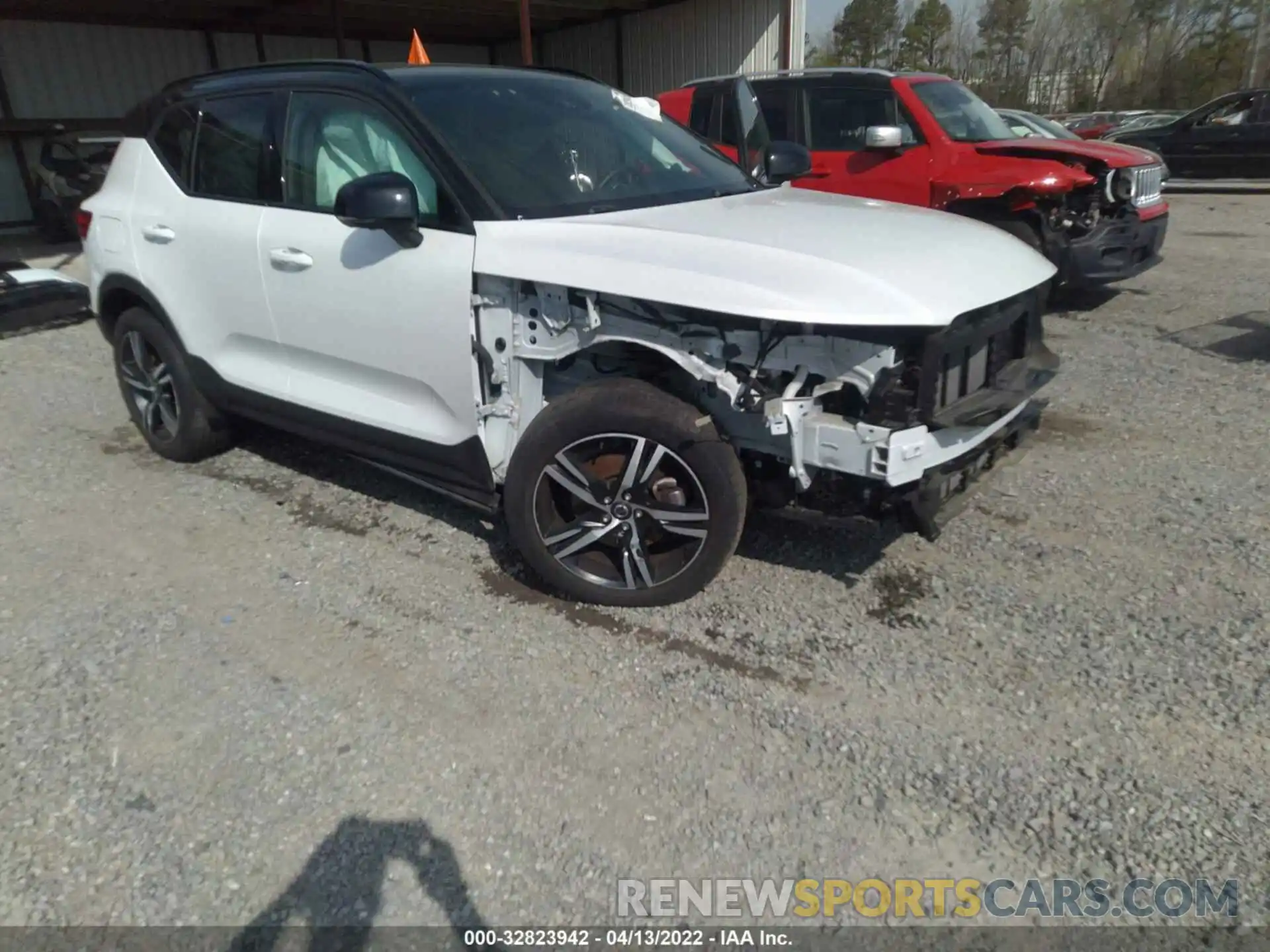 6 Photograph of a damaged car YV4162UM8K2149840 VOLVO XC40 2019