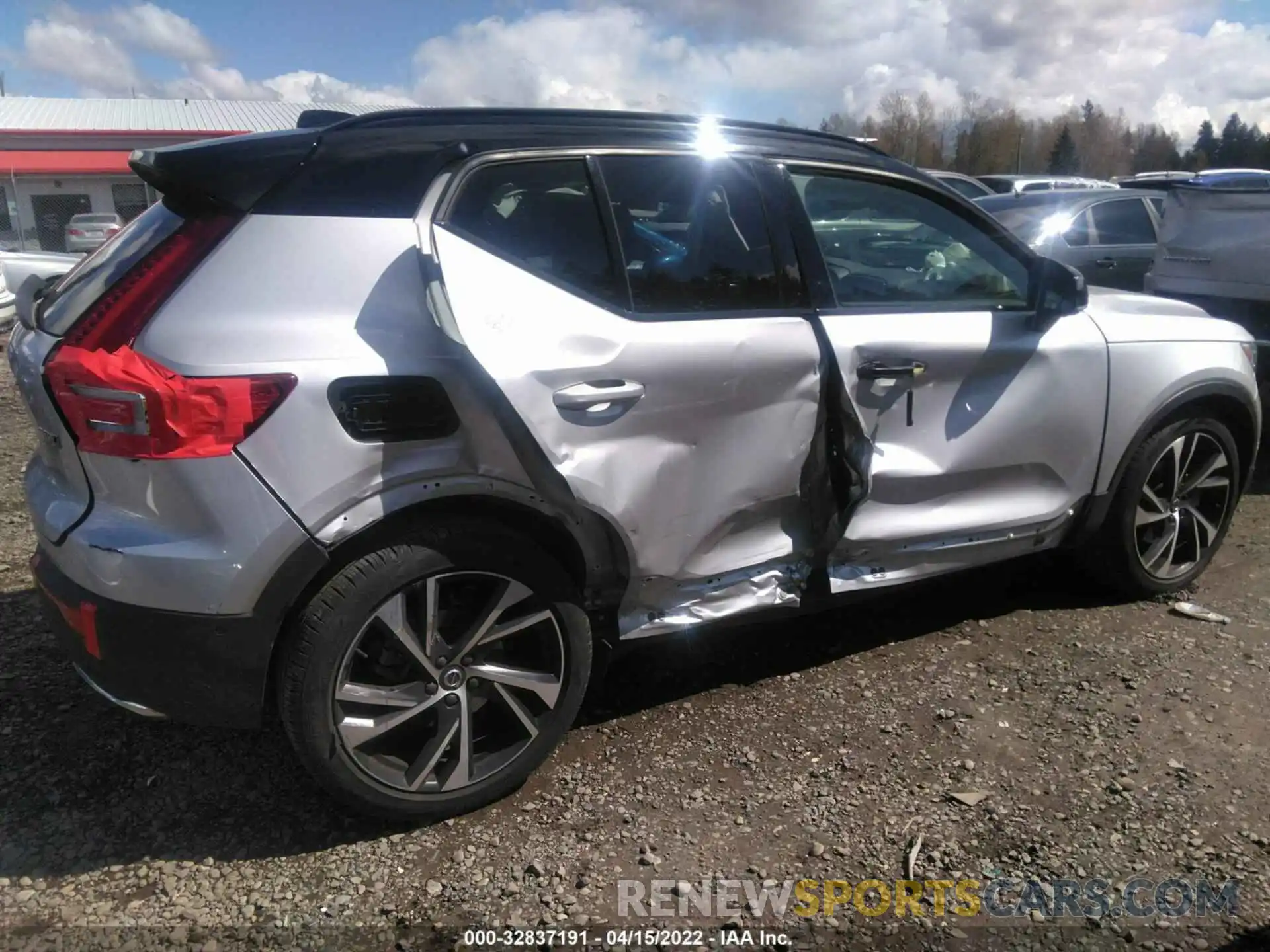 6 Photograph of a damaged car YV4162UM8K2153404 VOLVO XC40 2019