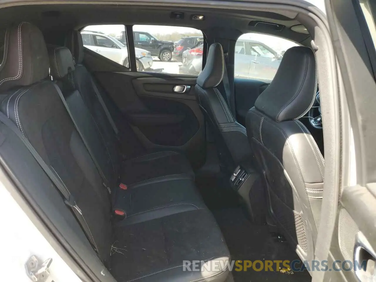 12 Photograph of a damaged car YV4162UM9K2079488 VOLVO XC40 2019