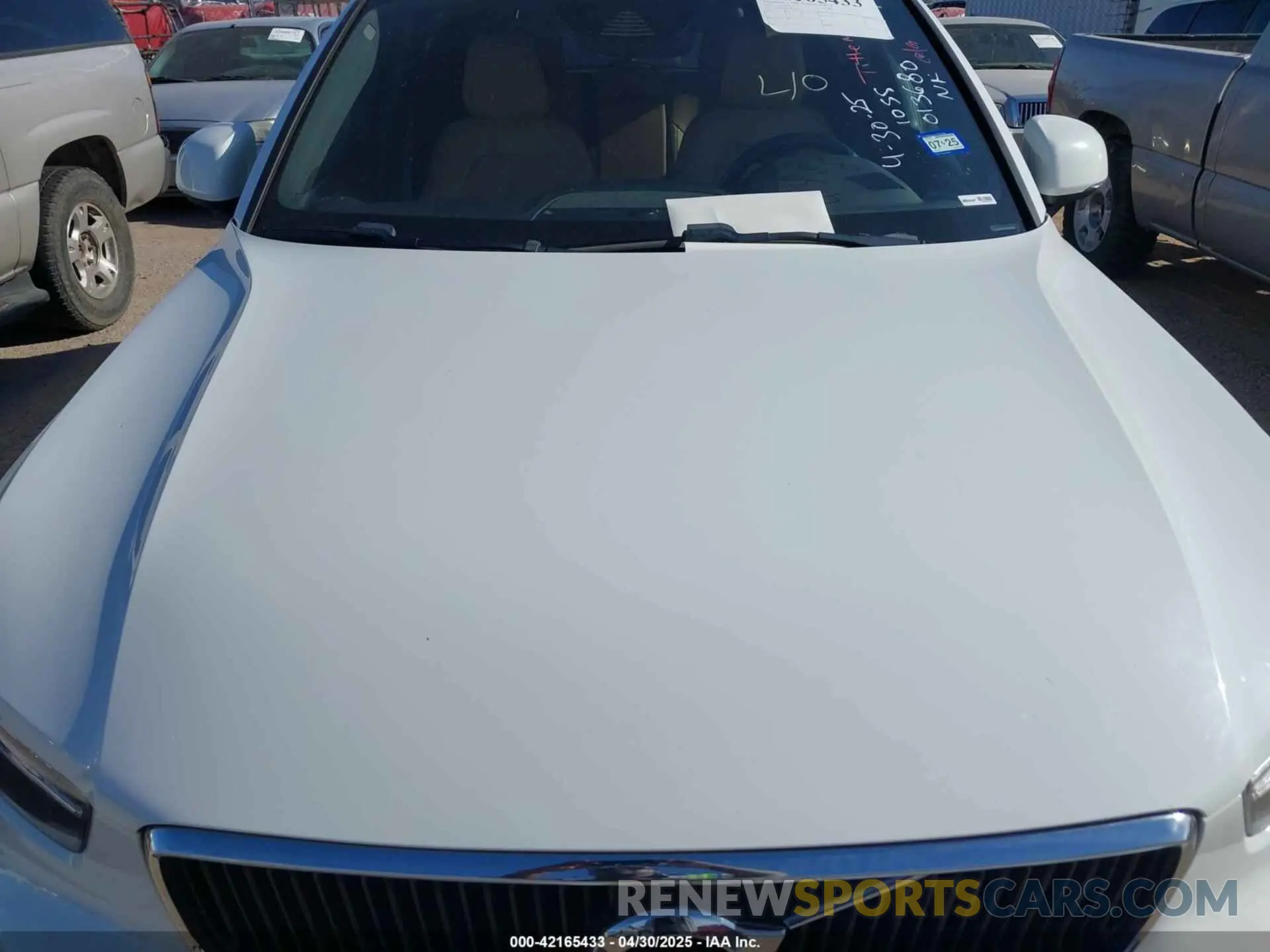 10 Photograph of a damaged car YV4162XZ2K2013680 VOLVO XC40 2019