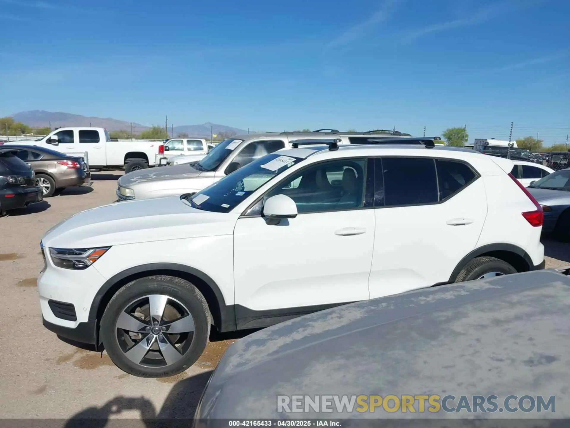 13 Photograph of a damaged car YV4162XZ2K2013680 VOLVO XC40 2019