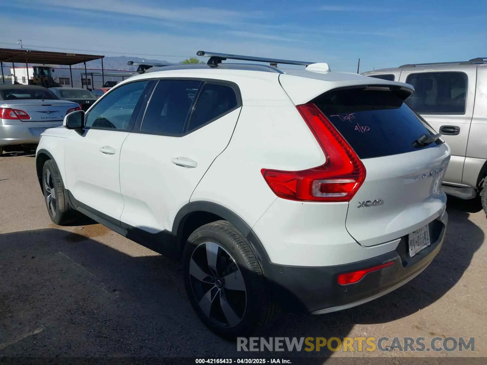 3 Photograph of a damaged car YV4162XZ2K2013680 VOLVO XC40 2019