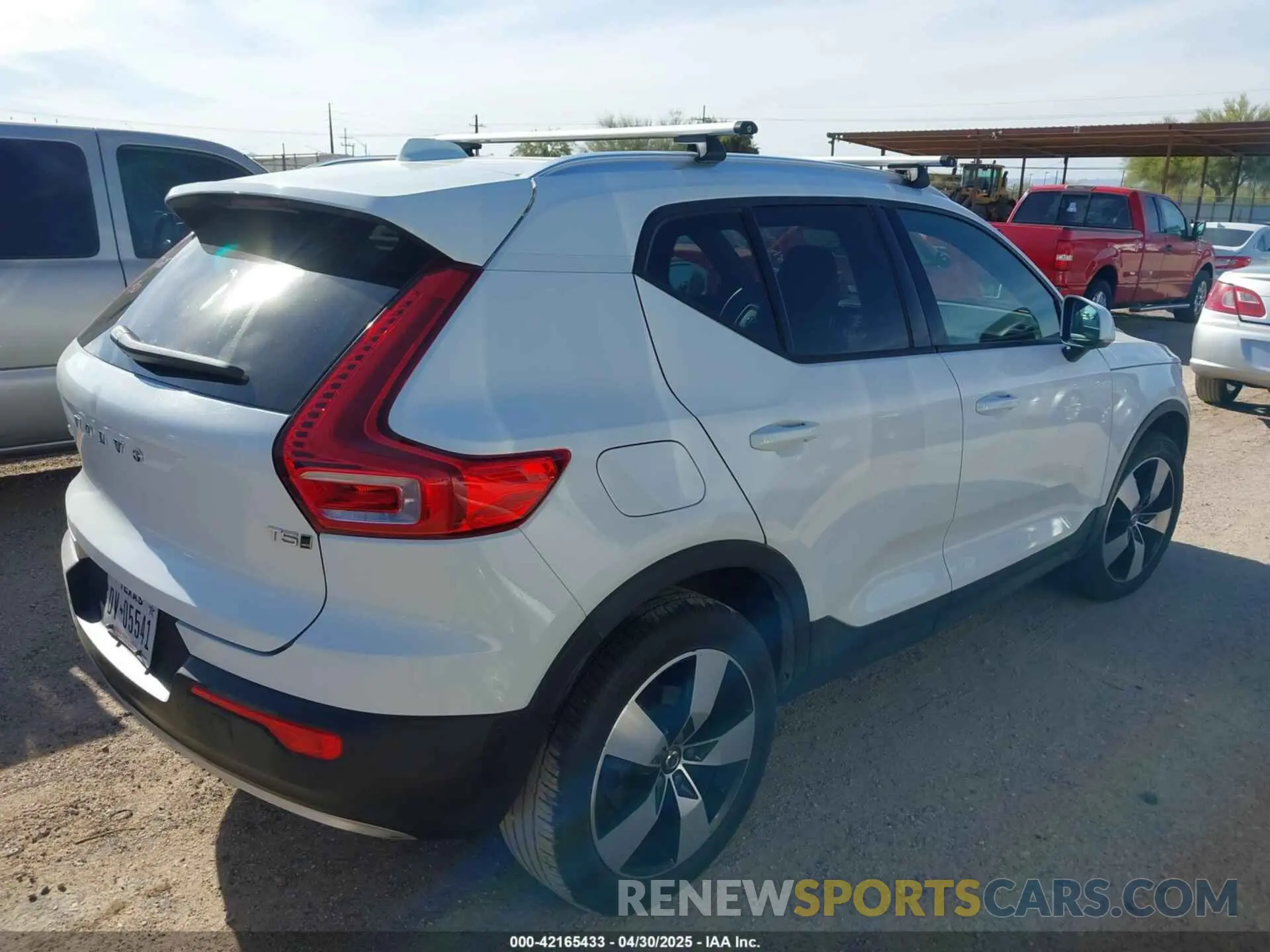 4 Photograph of a damaged car YV4162XZ2K2013680 VOLVO XC40 2019