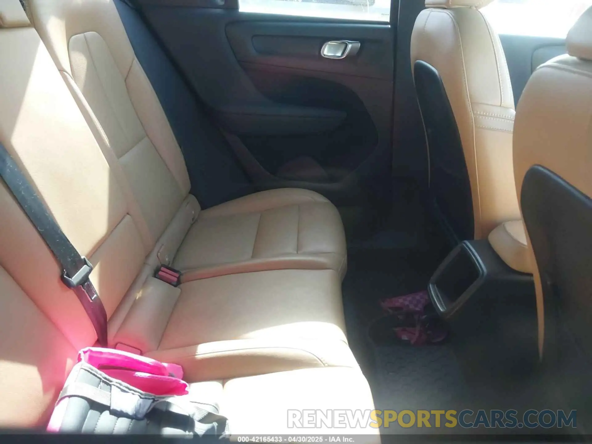 8 Photograph of a damaged car YV4162XZ2K2013680 VOLVO XC40 2019