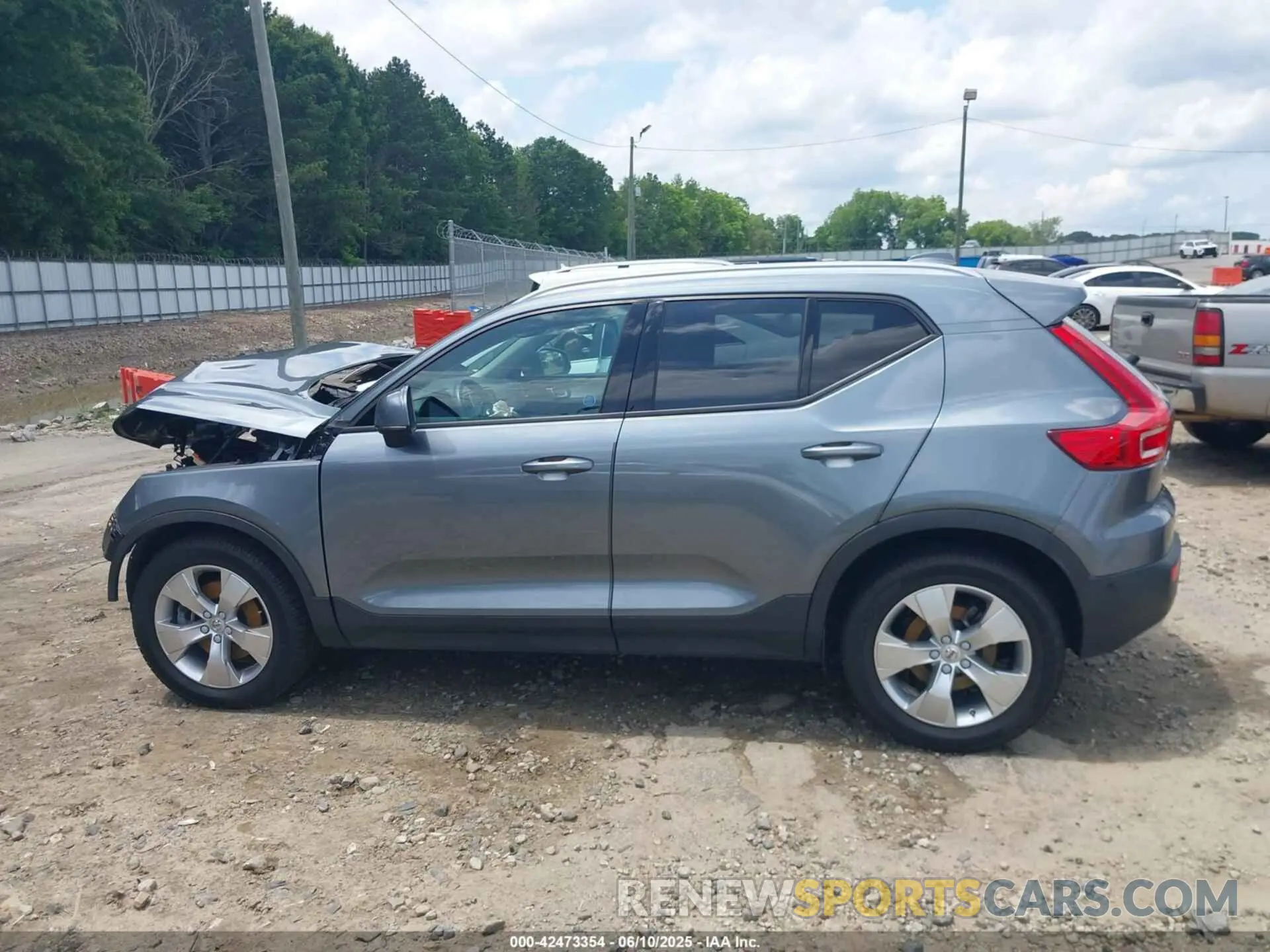 14 Photograph of a damaged car YV4162XZ2K2014814 VOLVO XC40 2019