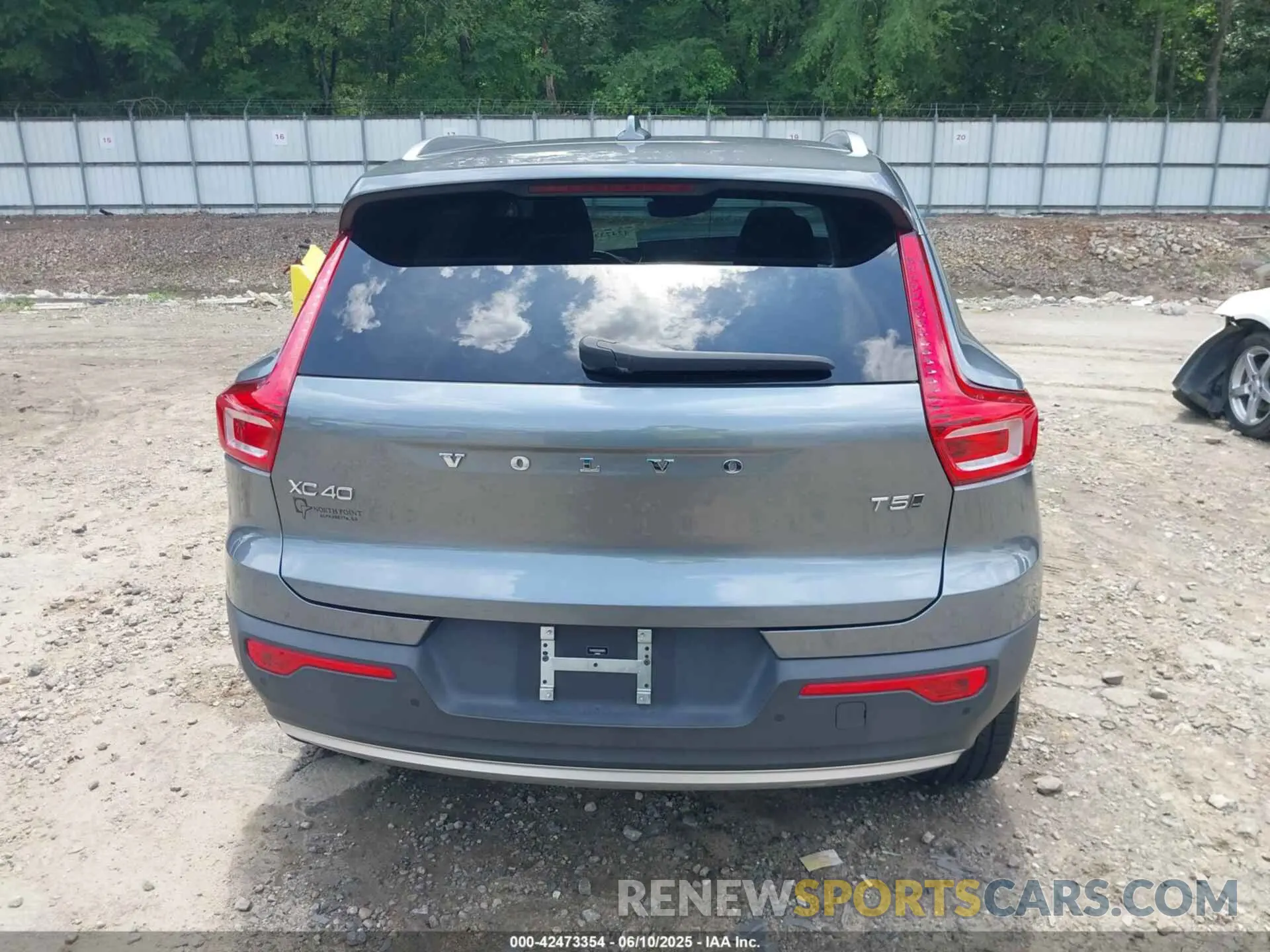 16 Photograph of a damaged car YV4162XZ2K2014814 VOLVO XC40 2019