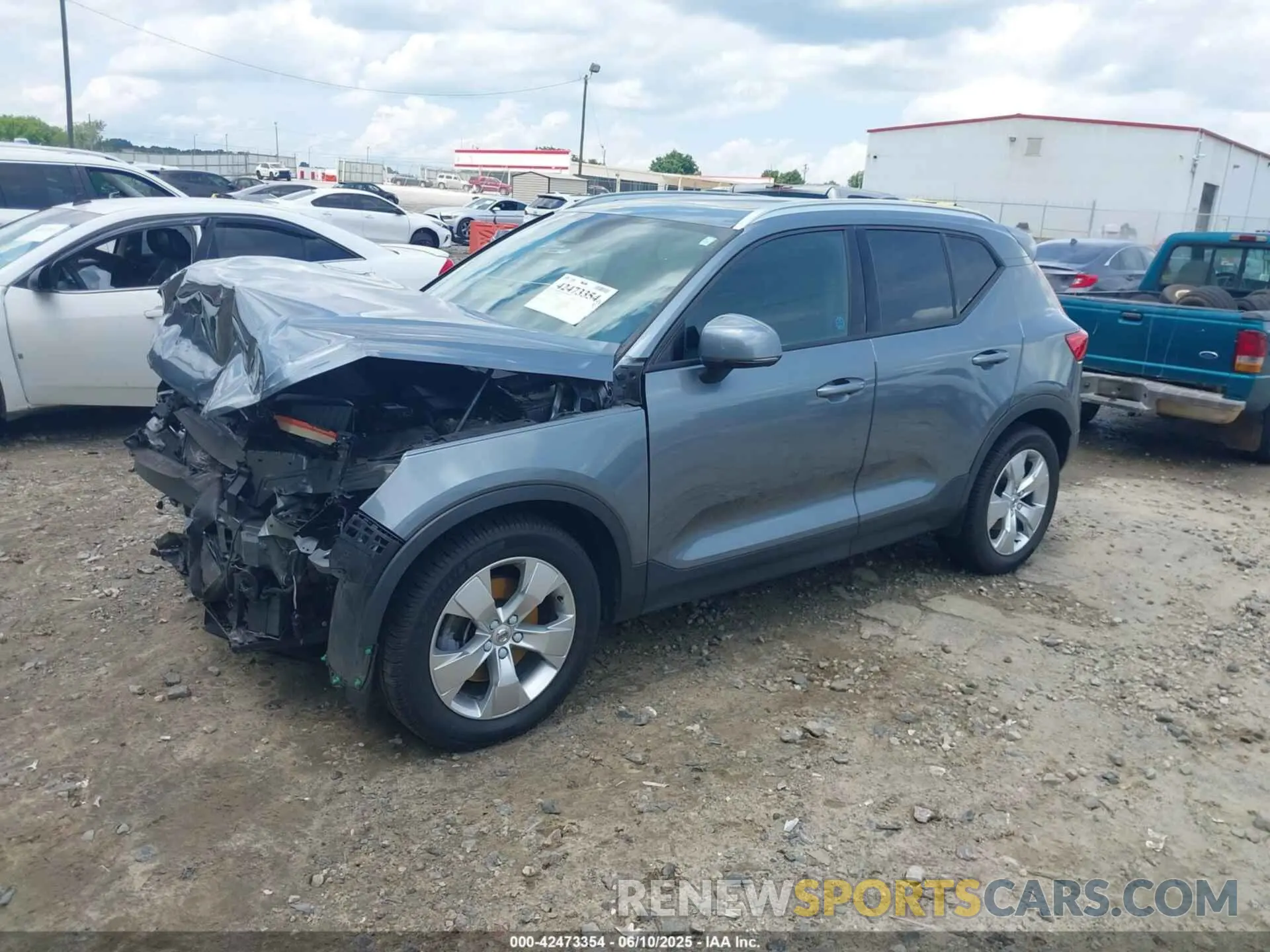 2 Photograph of a damaged car YV4162XZ2K2014814 VOLVO XC40 2019