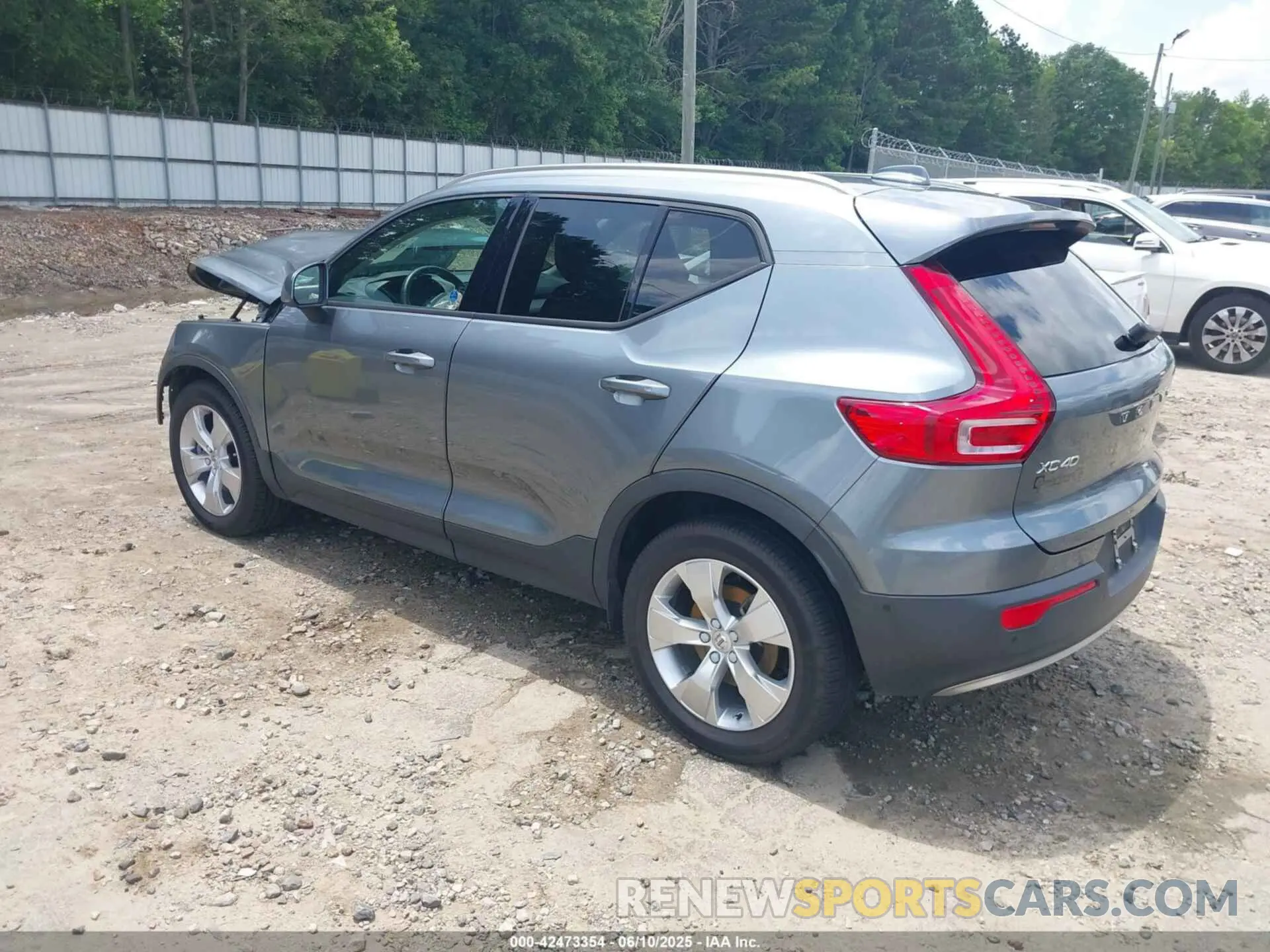 3 Photograph of a damaged car YV4162XZ2K2014814 VOLVO XC40 2019