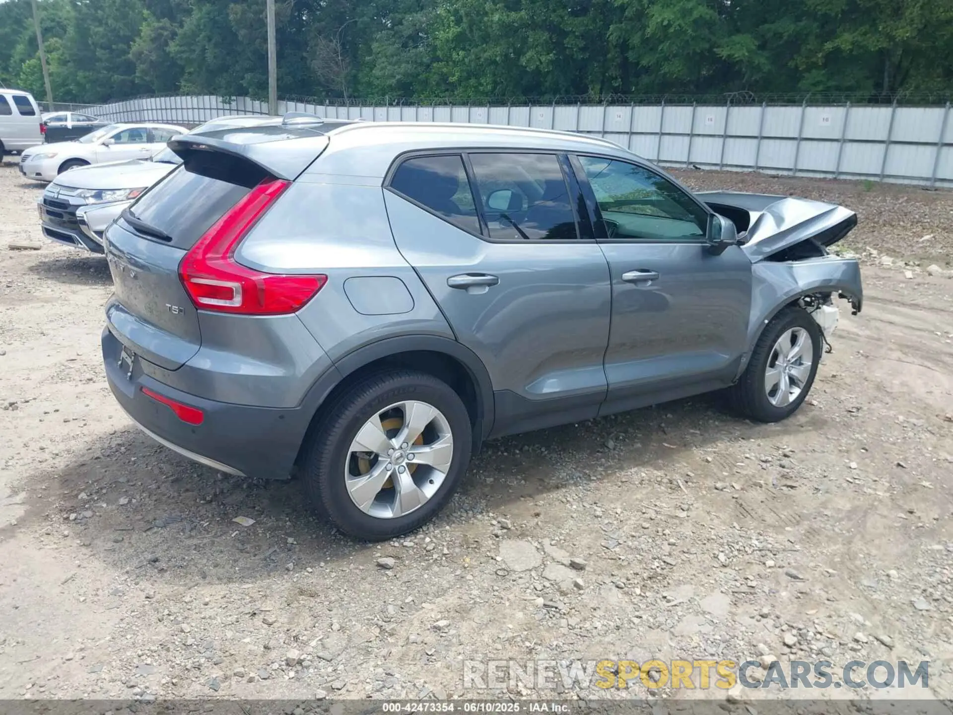 4 Photograph of a damaged car YV4162XZ2K2014814 VOLVO XC40 2019