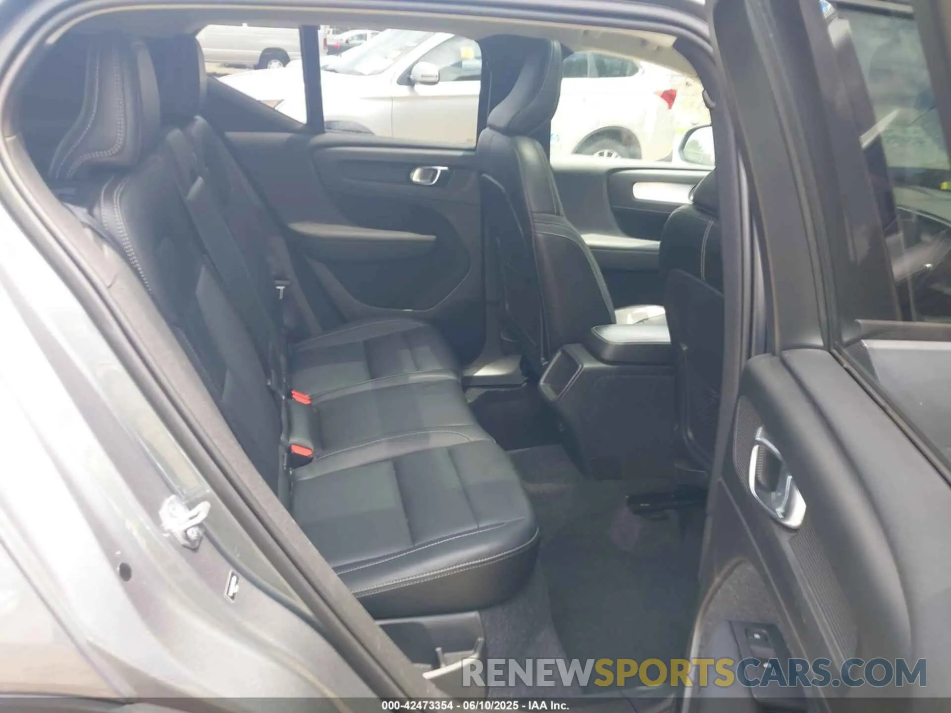 8 Photograph of a damaged car YV4162XZ2K2014814 VOLVO XC40 2019