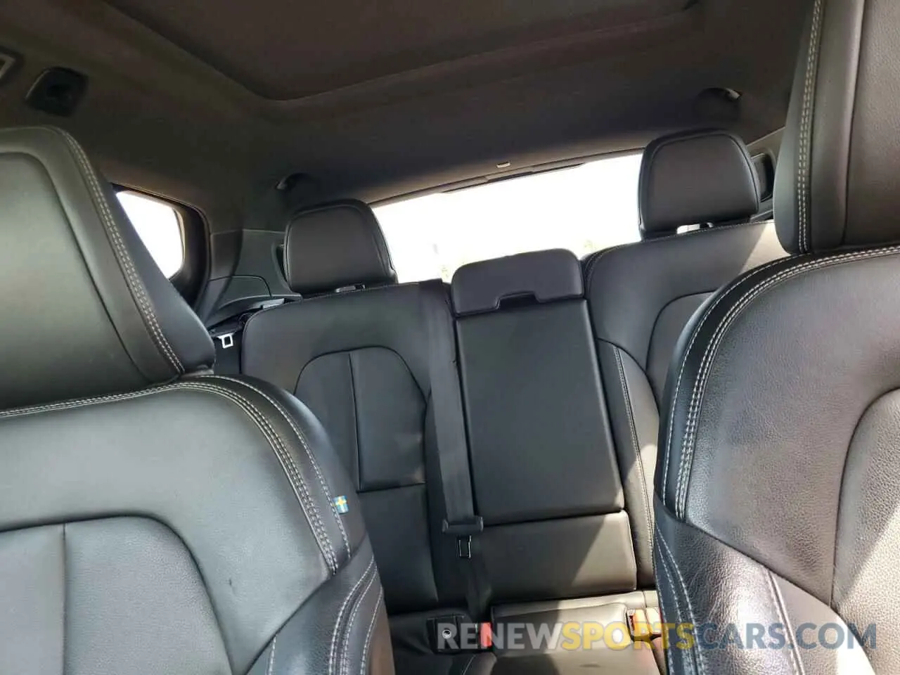 10 Photograph of a damaged car YV4162XZ3K2009069 VOLVO XC40 2019
