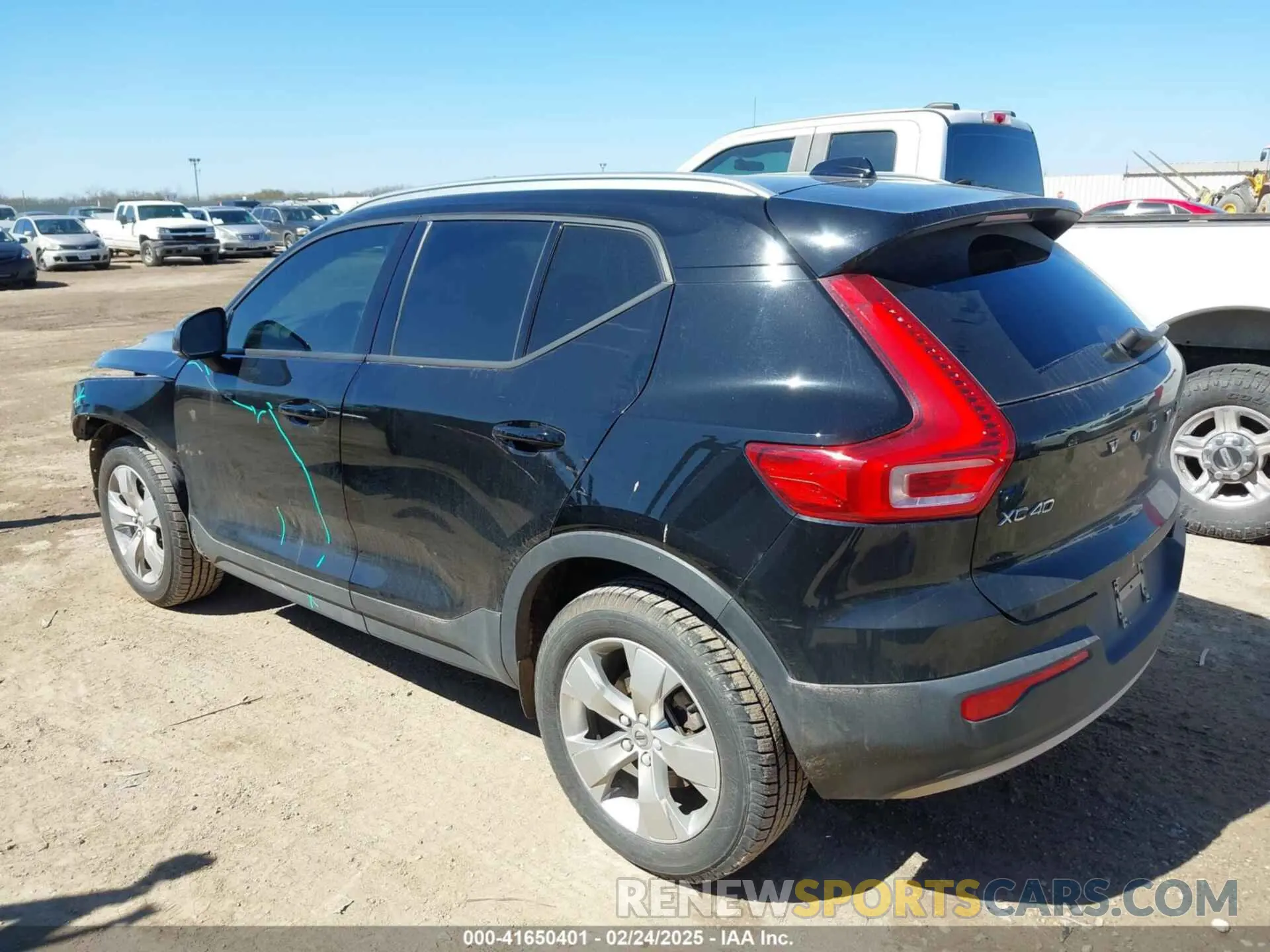 3 Photograph of a damaged car YV4162XZ3K2018371 VOLVO XC40 2019