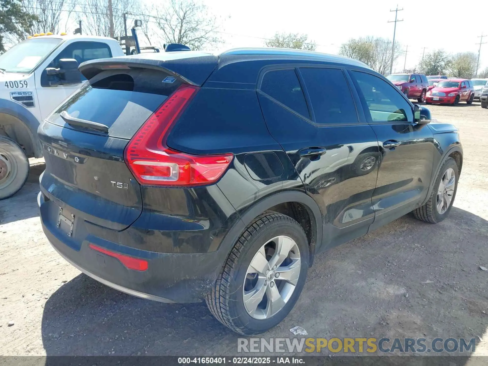 4 Photograph of a damaged car YV4162XZ3K2018371 VOLVO XC40 2019