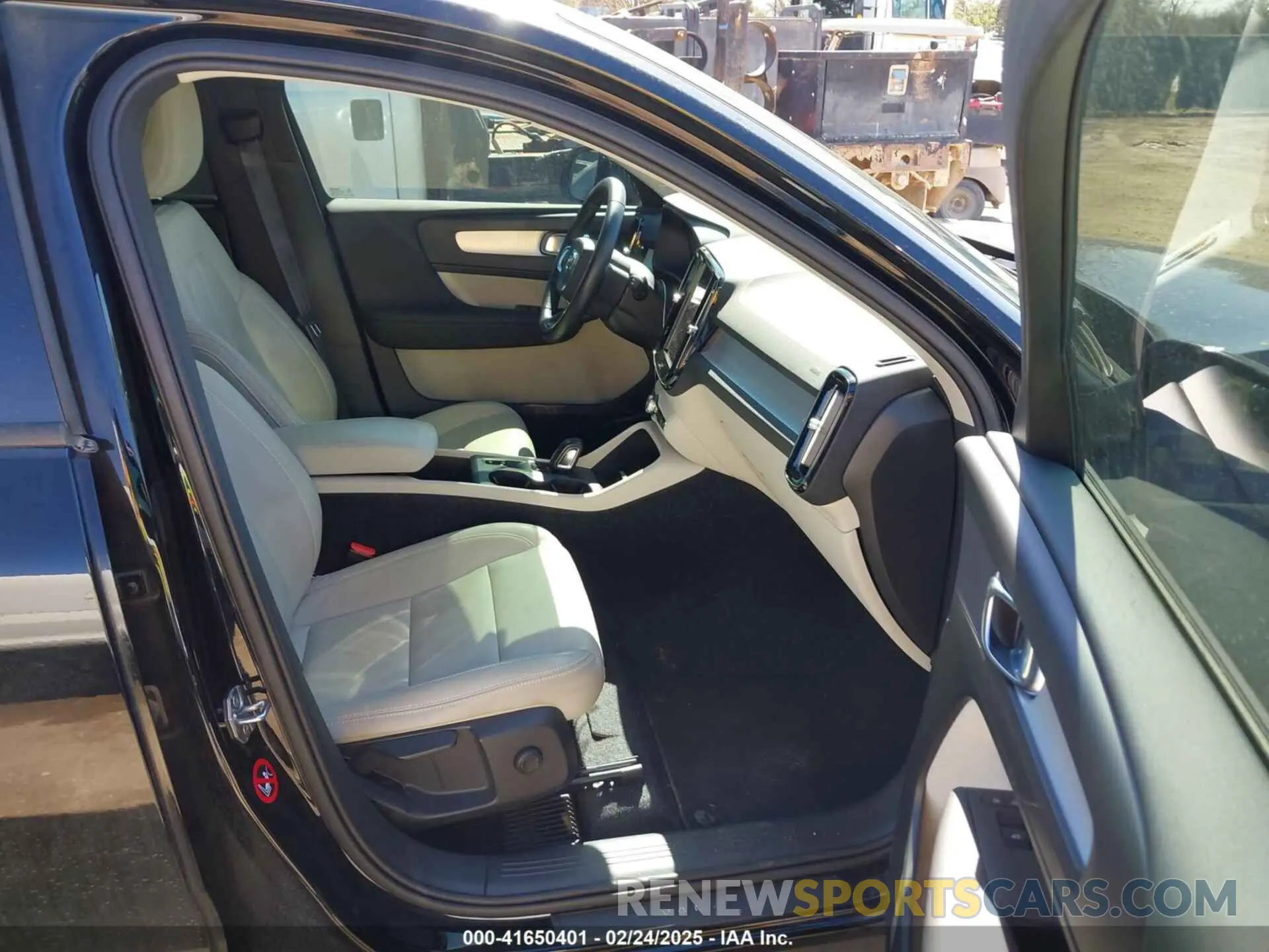 5 Photograph of a damaged car YV4162XZ3K2018371 VOLVO XC40 2019