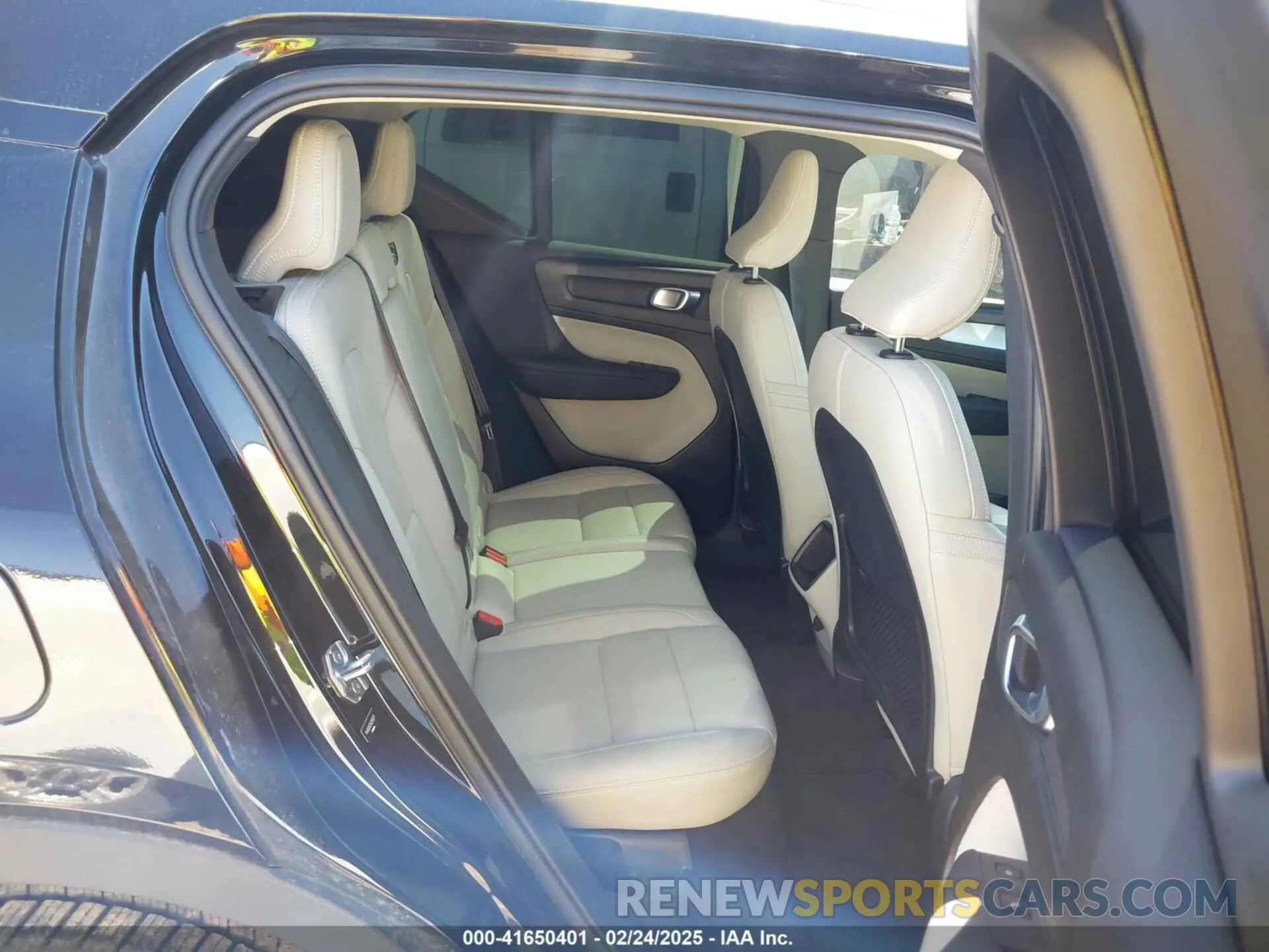 8 Photograph of a damaged car YV4162XZ3K2018371 VOLVO XC40 2019