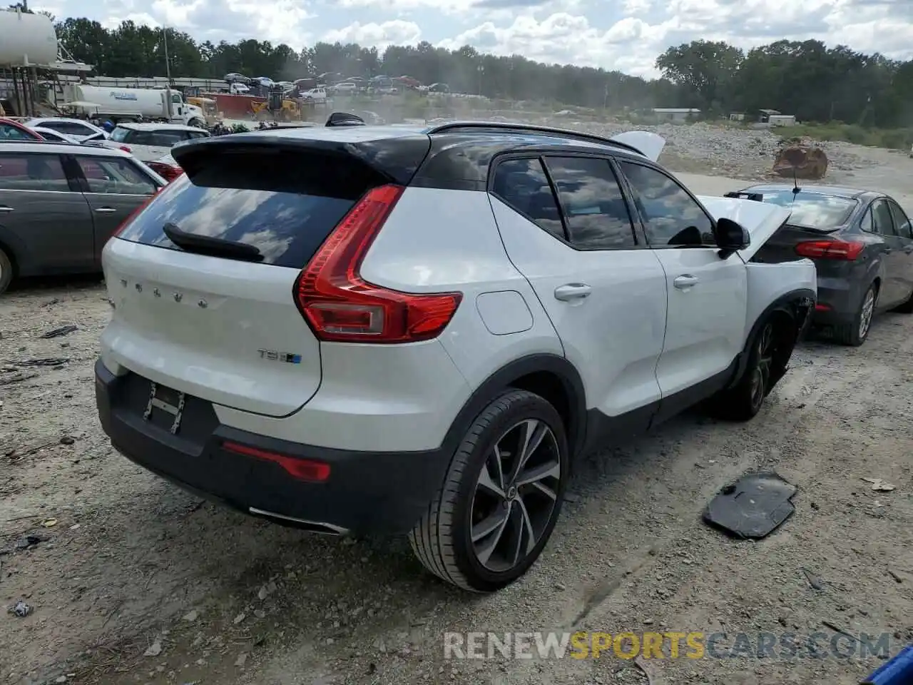 4 Photograph of a damaged car YV4162XZ4K2003457 VOLVO XC40 2019