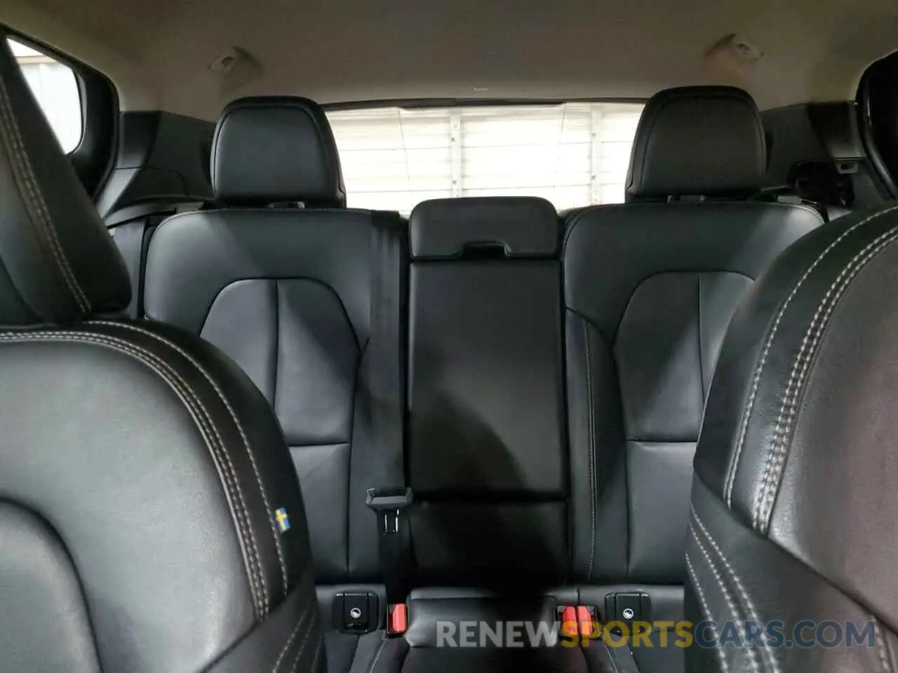 10 Photograph of a damaged car YV4162XZ7K2009012 VOLVO XC40 2019