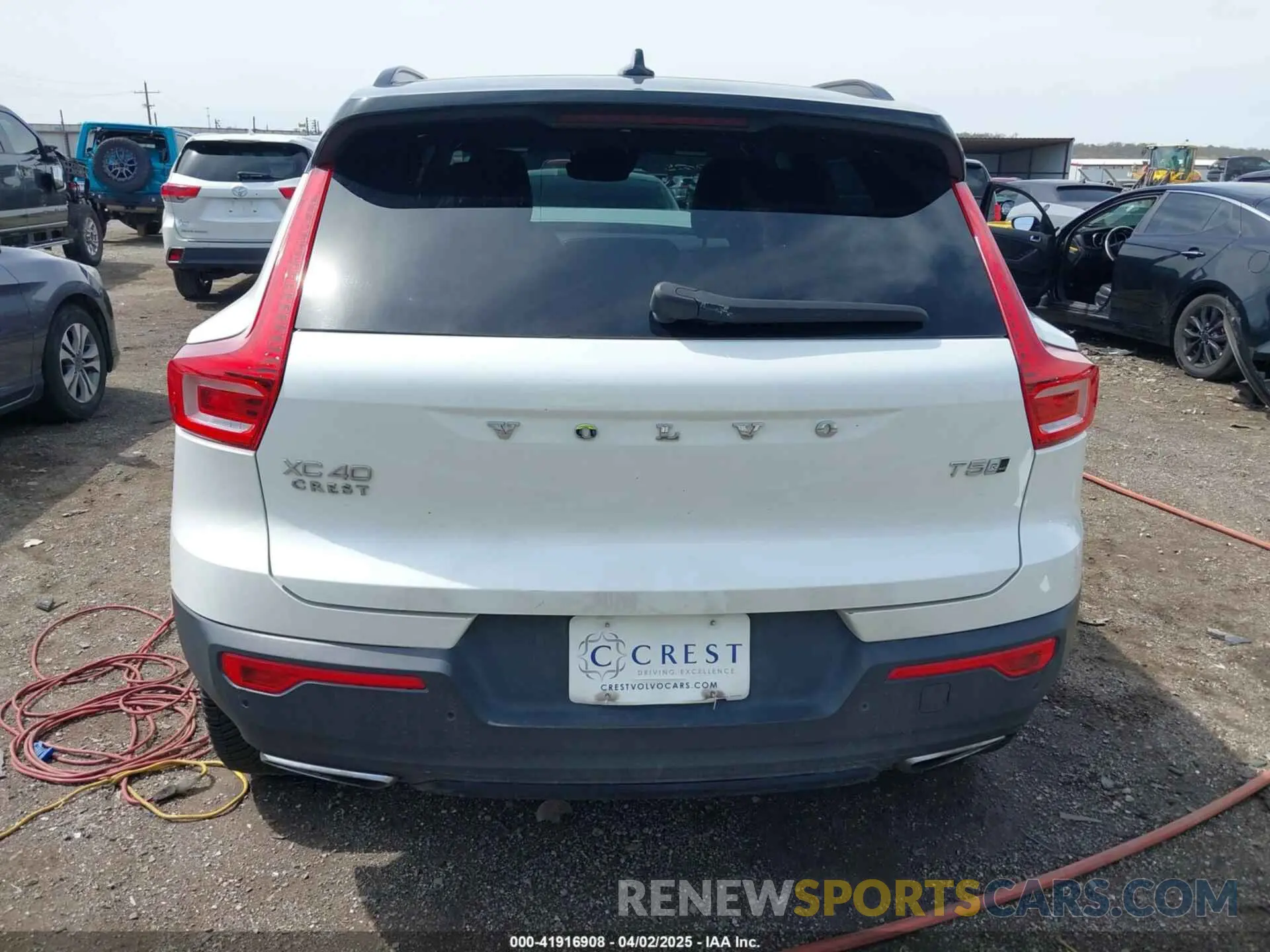 16 Photograph of a damaged car YV4162XZ8K2004420 VOLVO XC40 2019