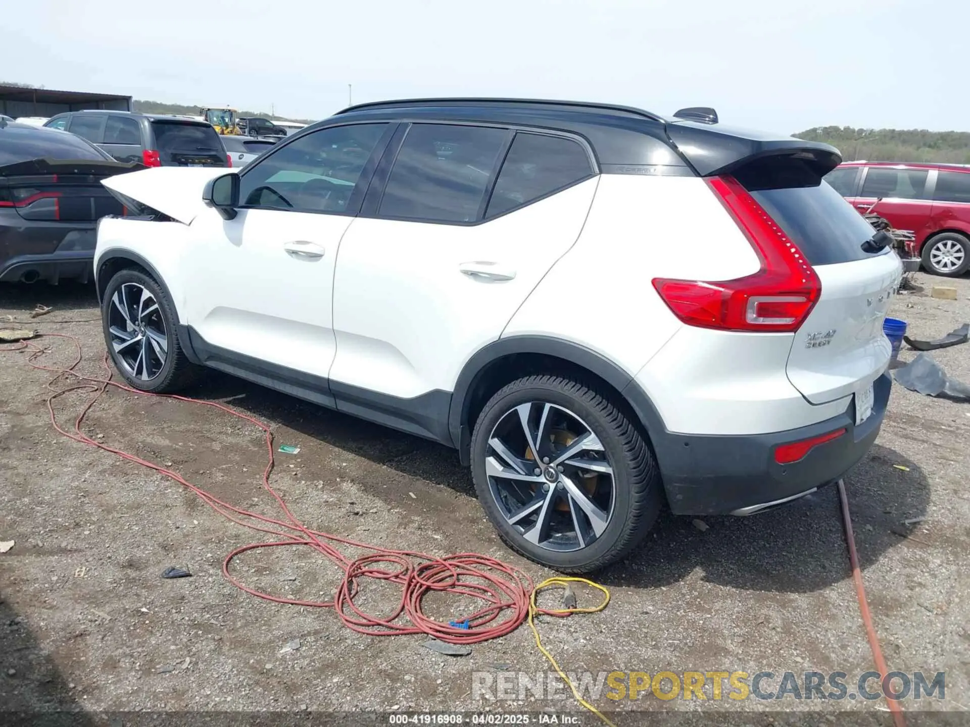 3 Photograph of a damaged car YV4162XZ8K2004420 VOLVO XC40 2019