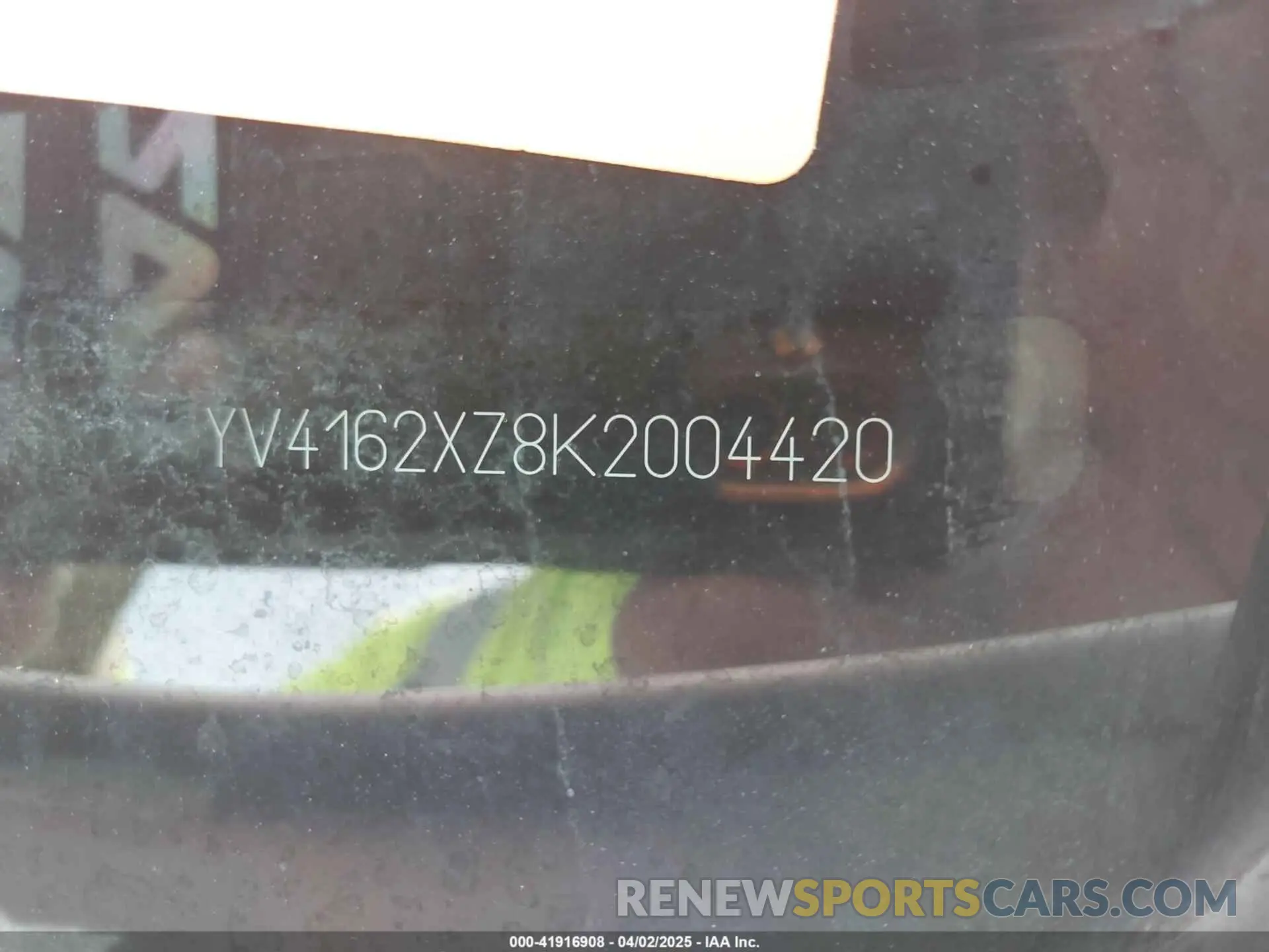 9 Photograph of a damaged car YV4162XZ8K2004420 VOLVO XC40 2019