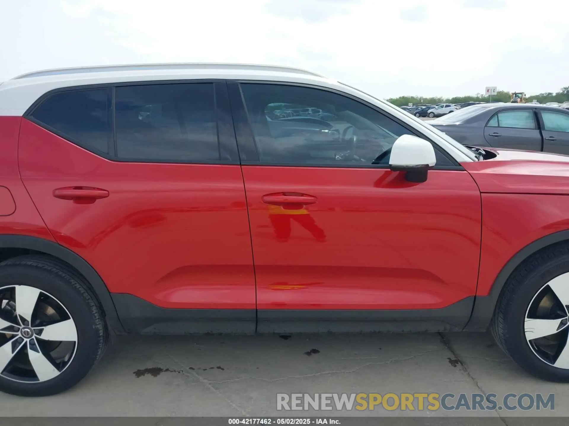 13 Photograph of a damaged car YV4162XZ8K2004854 VOLVO XC40 2019