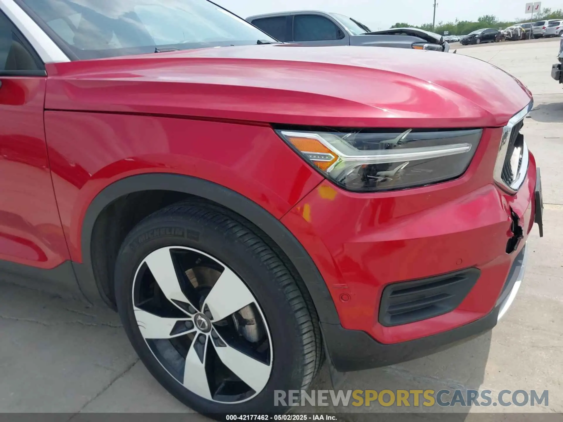 17 Photograph of a damaged car YV4162XZ8K2004854 VOLVO XC40 2019