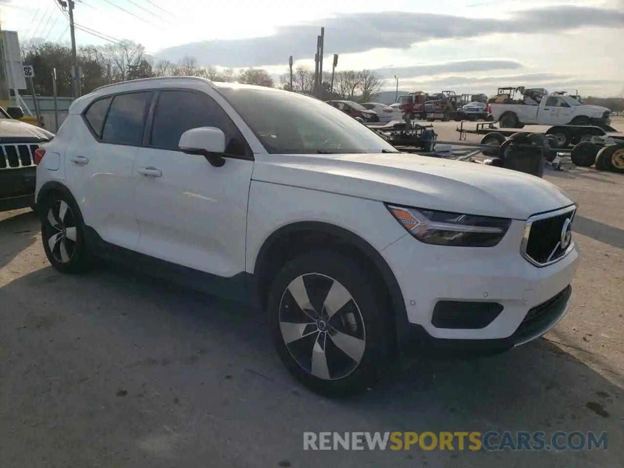 4 Photograph of a damaged car YV4162XZ8K2008001 VOLVO XC40 2019