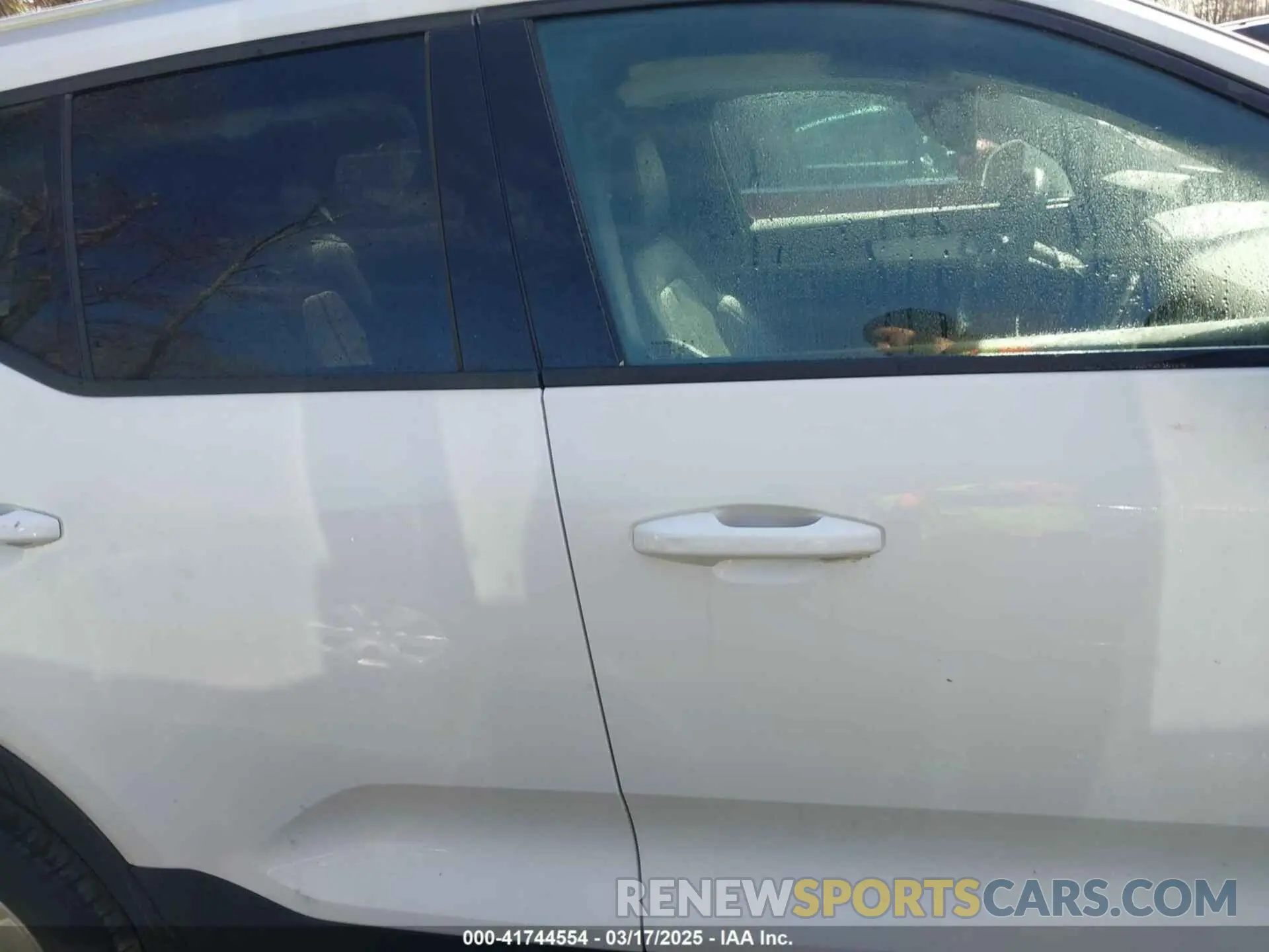13 Photograph of a damaged car YV4AC2HK4K2130185 VOLVO XC40 2019