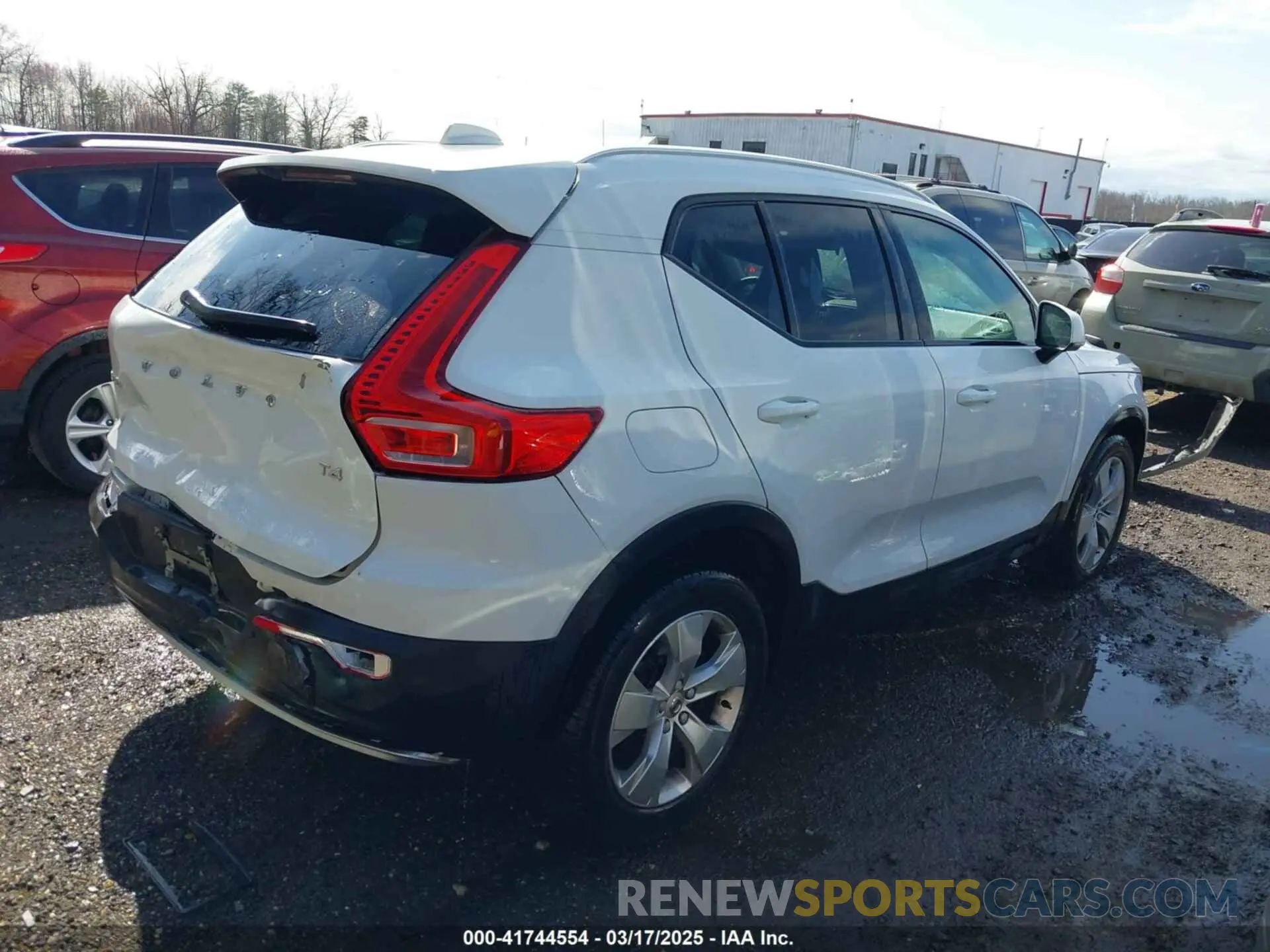 4 Photograph of a damaged car YV4AC2HK4K2130185 VOLVO XC40 2019