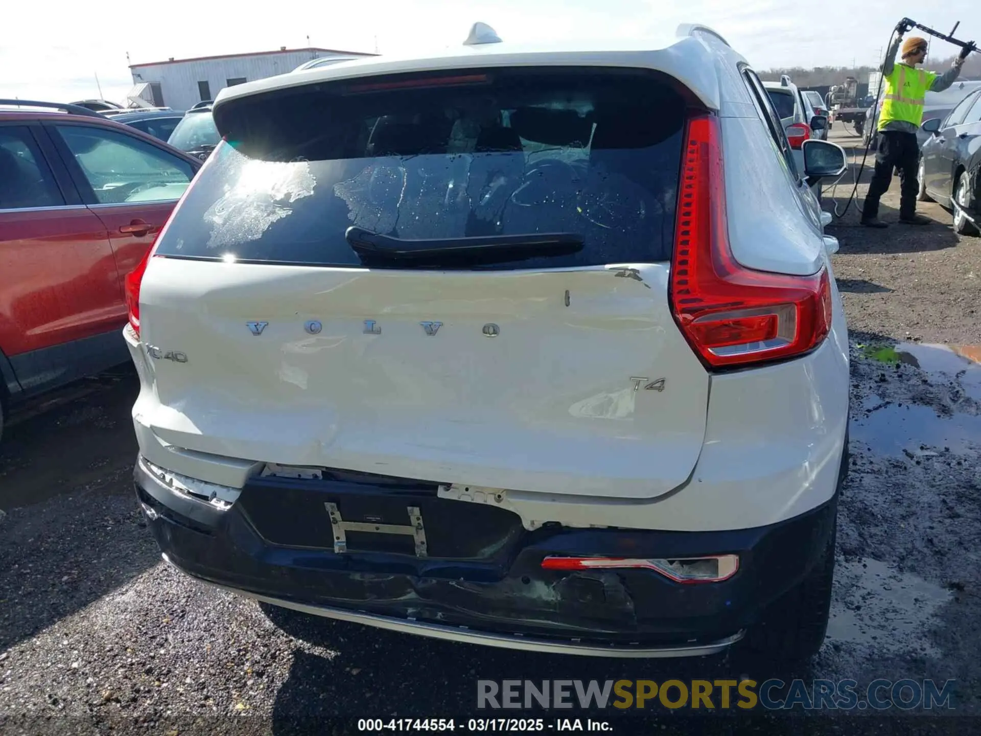 6 Photograph of a damaged car YV4AC2HK4K2130185 VOLVO XC40 2019