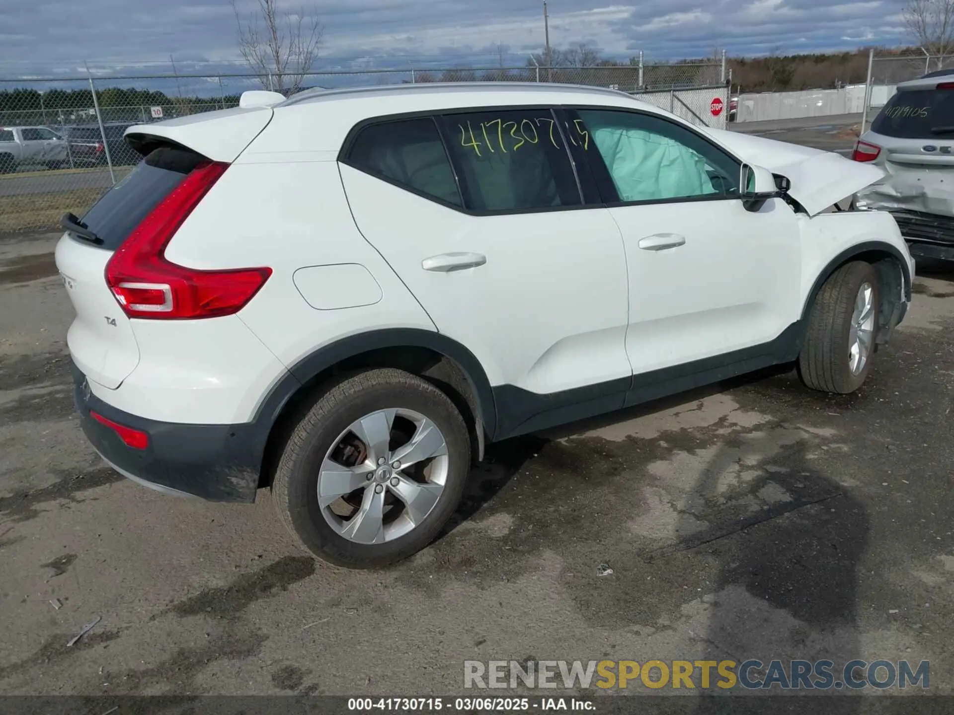 4 Photograph of a damaged car YV4AC2HK6K2108348 VOLVO XC40 2019
