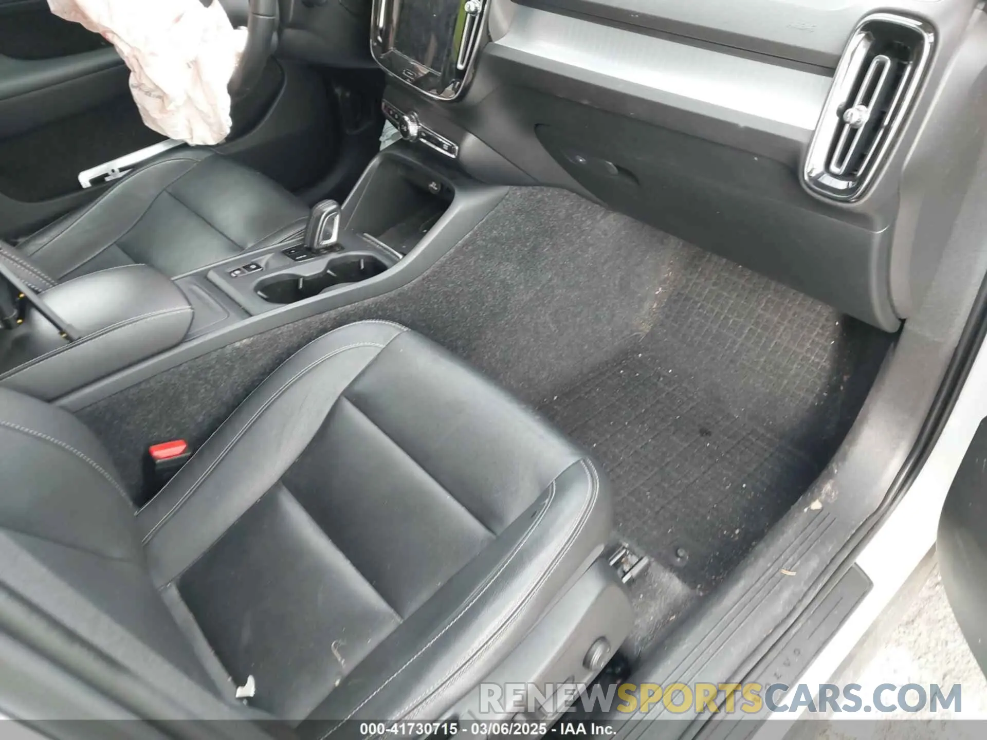 5 Photograph of a damaged car YV4AC2HK6K2108348 VOLVO XC40 2019