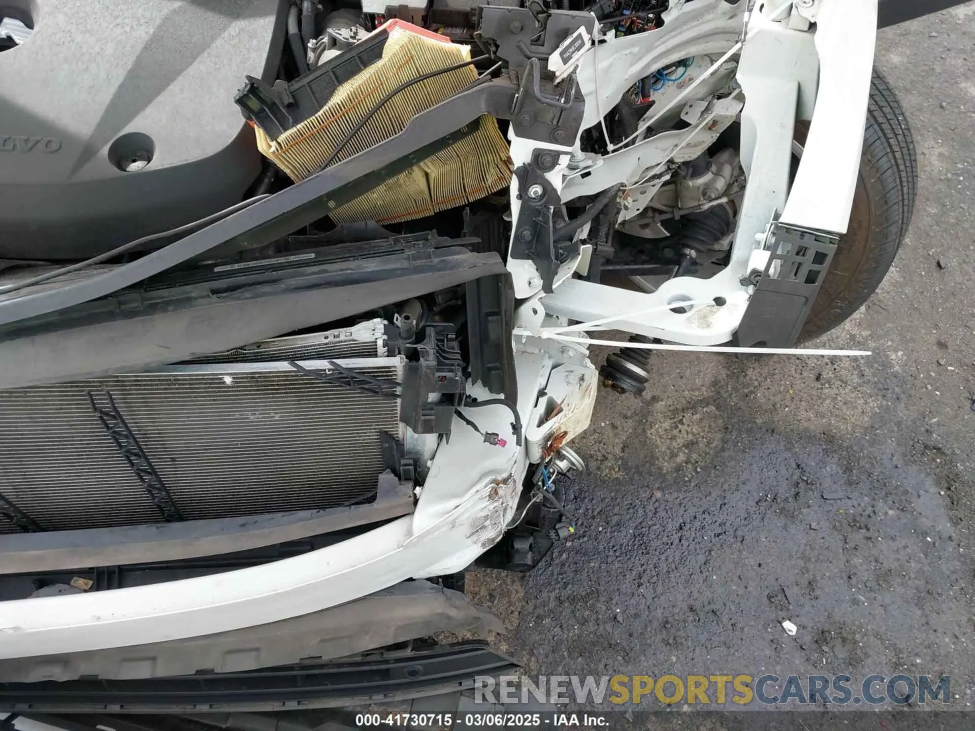 6 Photograph of a damaged car YV4AC2HK6K2108348 VOLVO XC40 2019