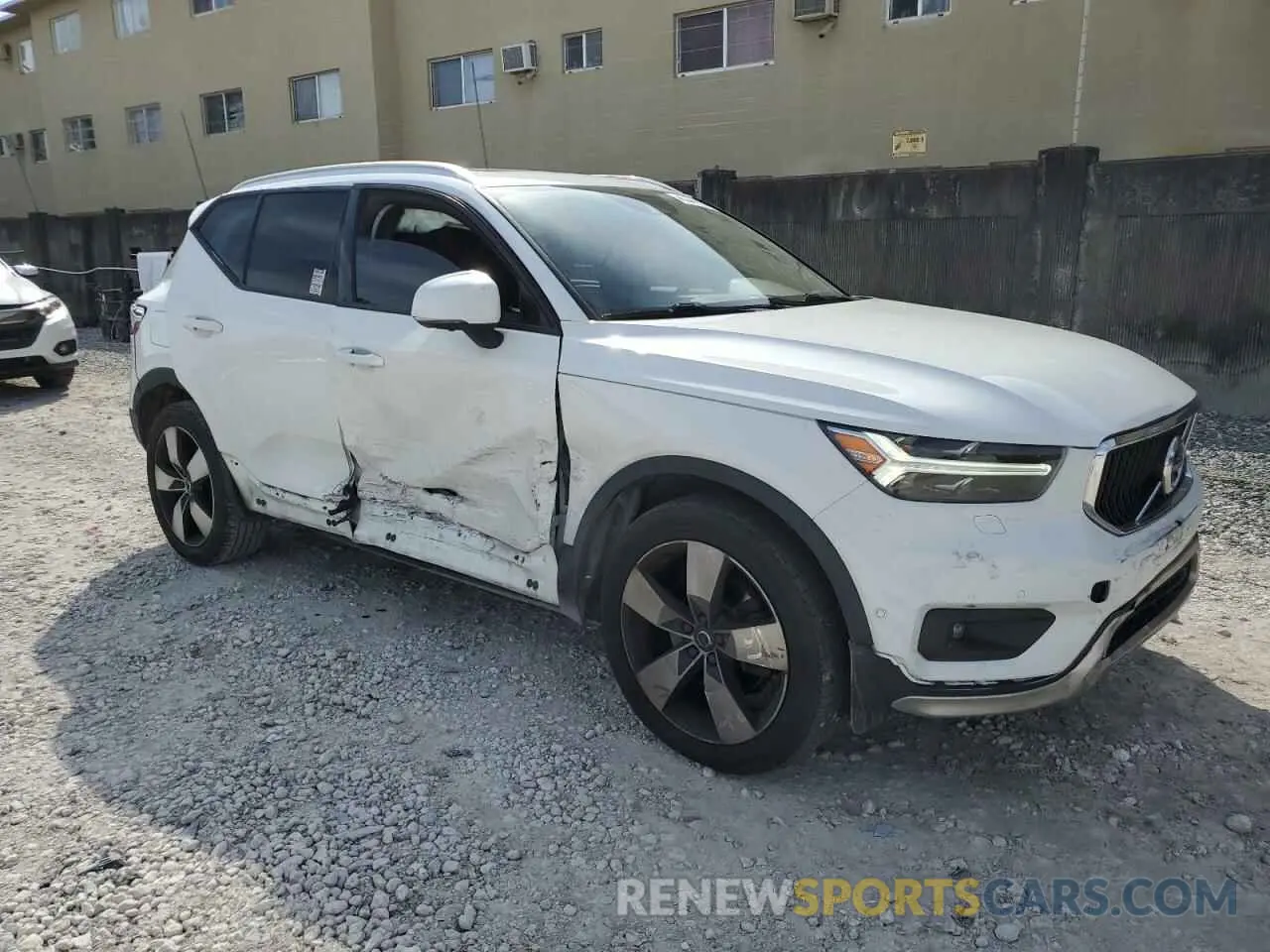 4 Photograph of a damaged car YV4AC2HK8K2072999 VOLVO XC40 2019