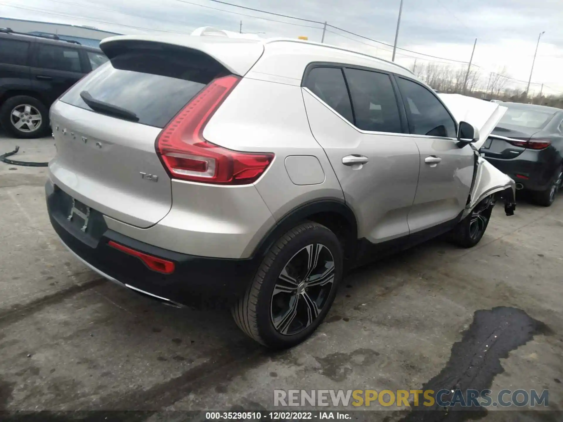 4 Photograph of a damaged car YV4AC2HL7K2061355 VOLVO XC40 2019