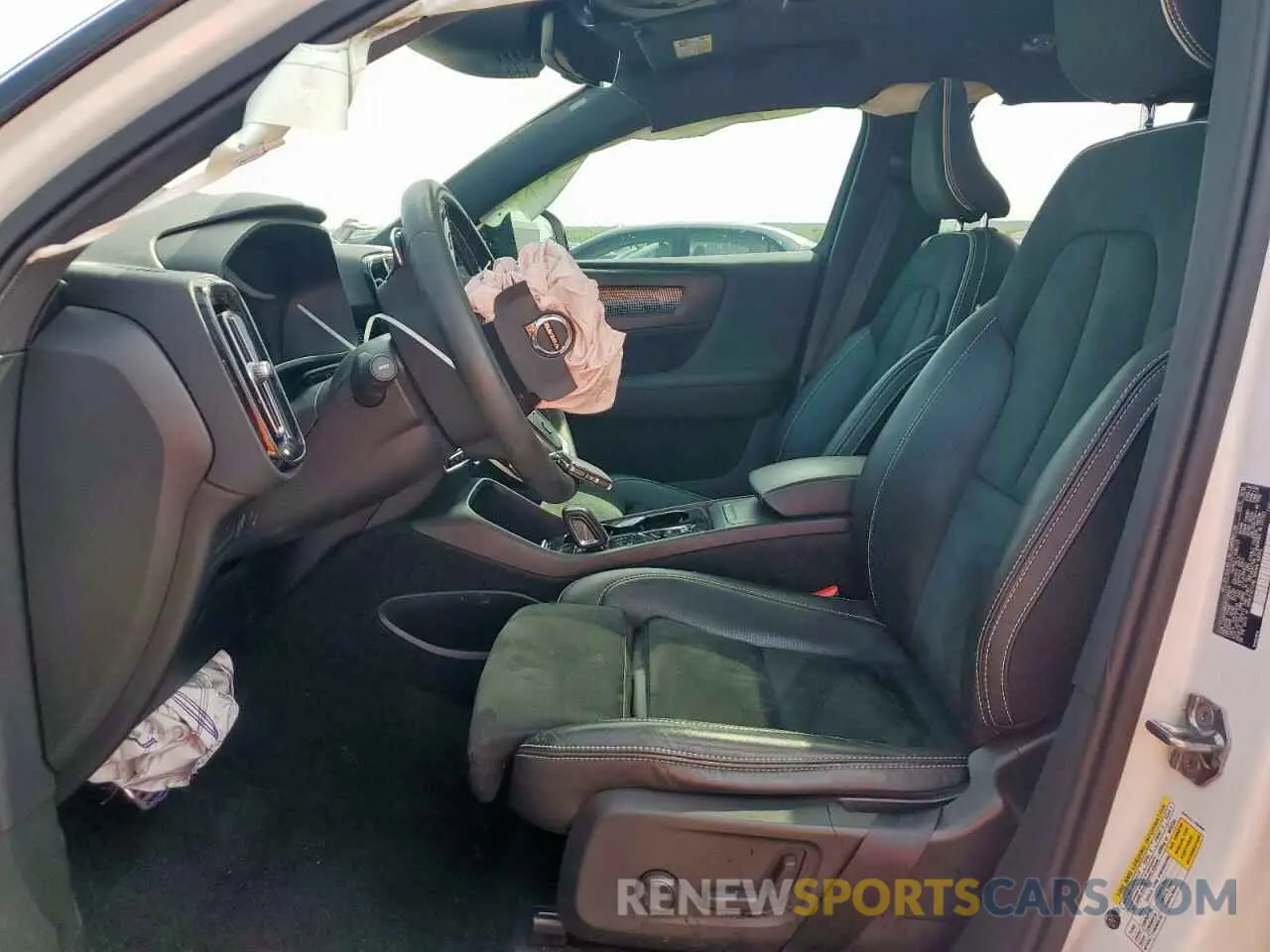 7 Photograph of a damaged car YV4AC2HM2K2108414 VOLVO XC40 2019