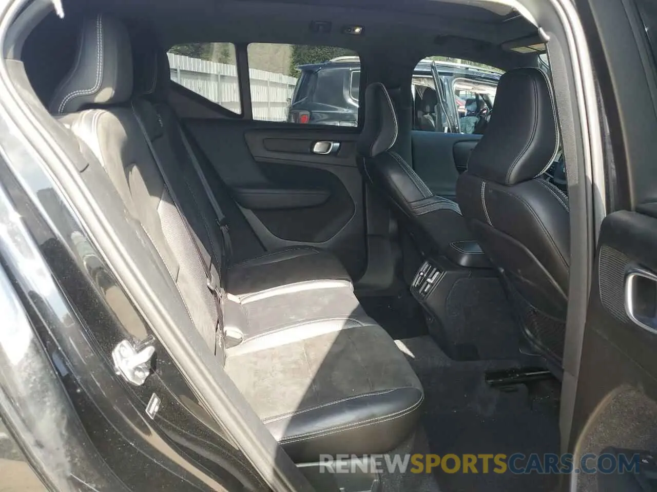 11 Photograph of a damaged car YV4AC2HM5K2045504 VOLVO XC40 2019