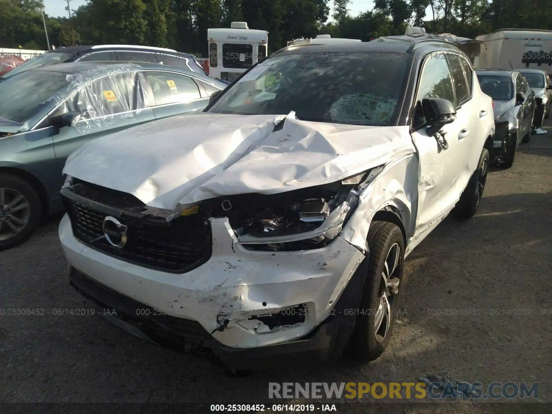 2 Photograph of a damaged car YV4AC2HM6K2065809 VOLVO XC40 2019