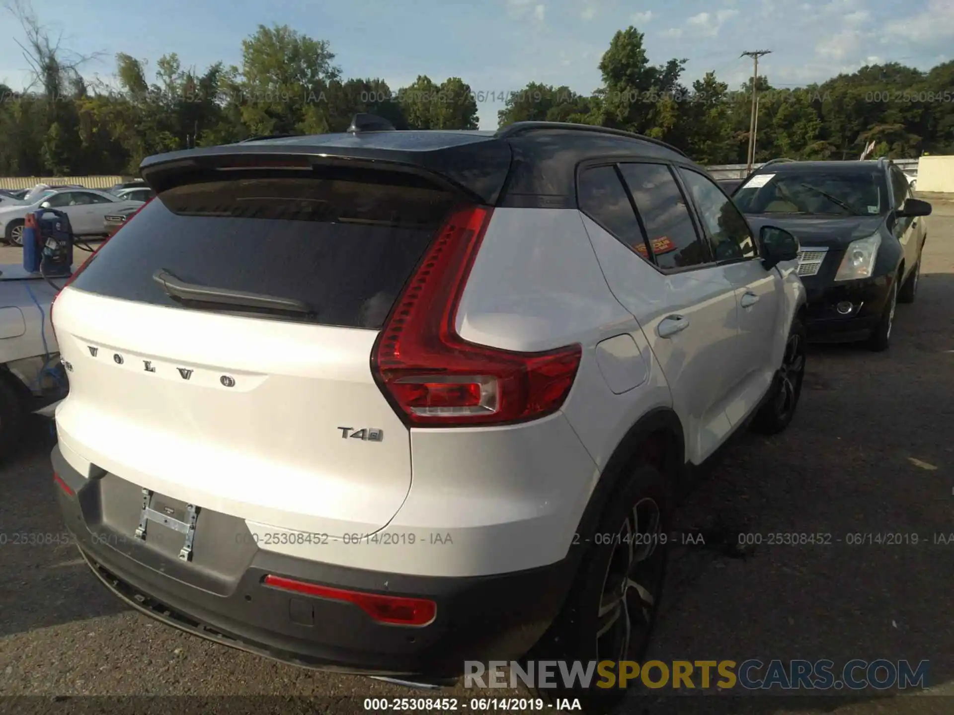 4 Photograph of a damaged car YV4AC2HM6K2065809 VOLVO XC40 2019