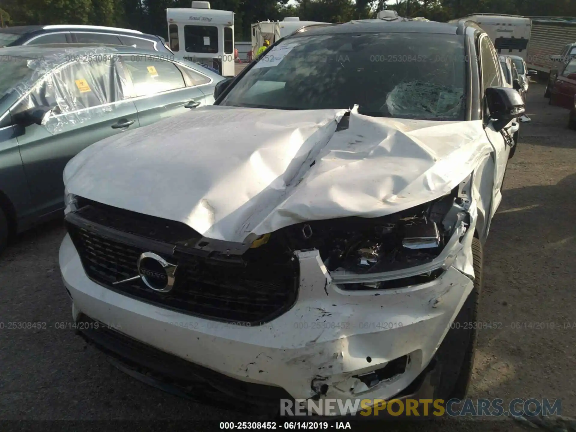 6 Photograph of a damaged car YV4AC2HM6K2065809 VOLVO XC40 2019