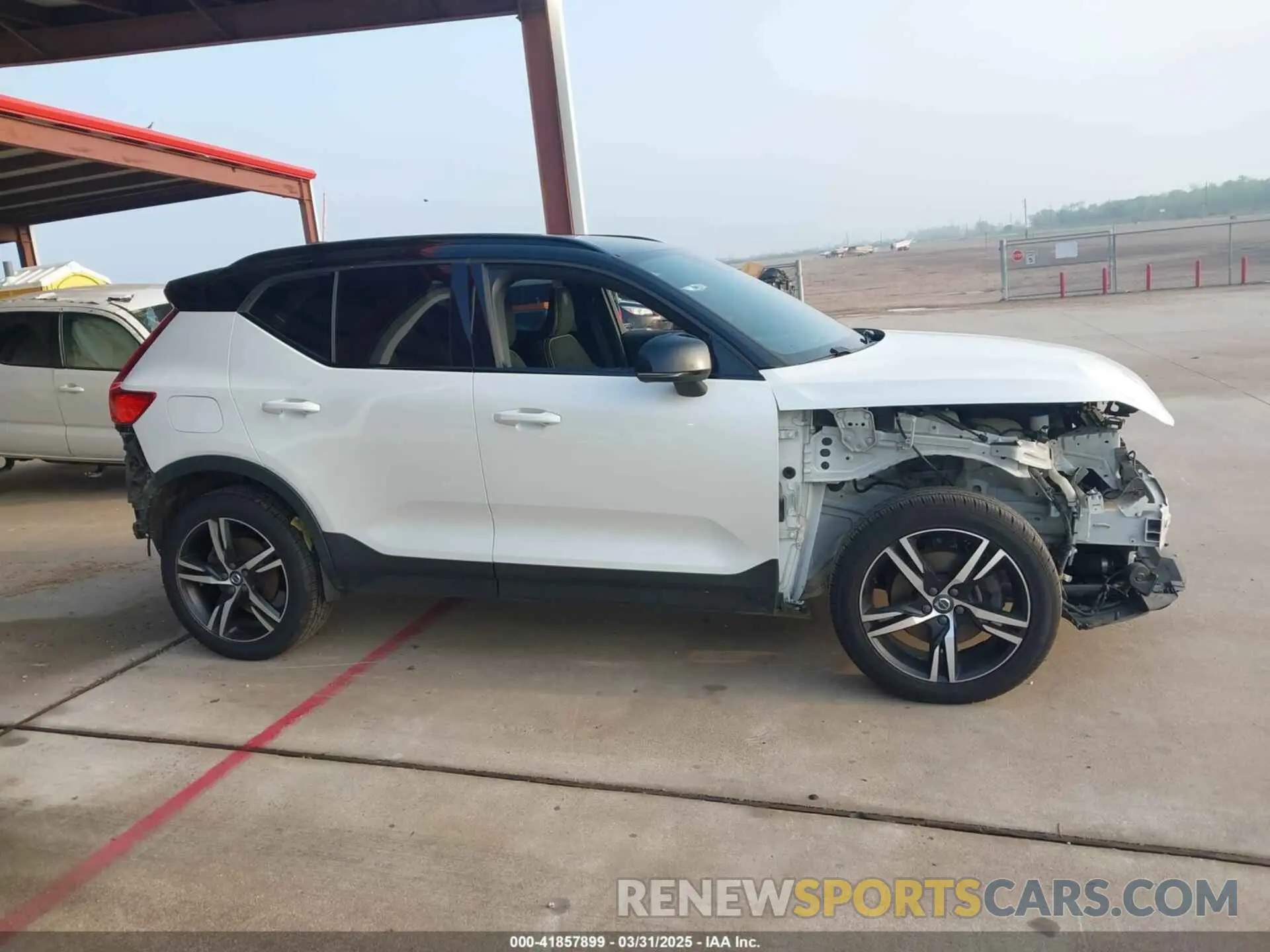 13 Photograph of a damaged car YV4AC2HM7K2149105 VOLVO XC40 2019
