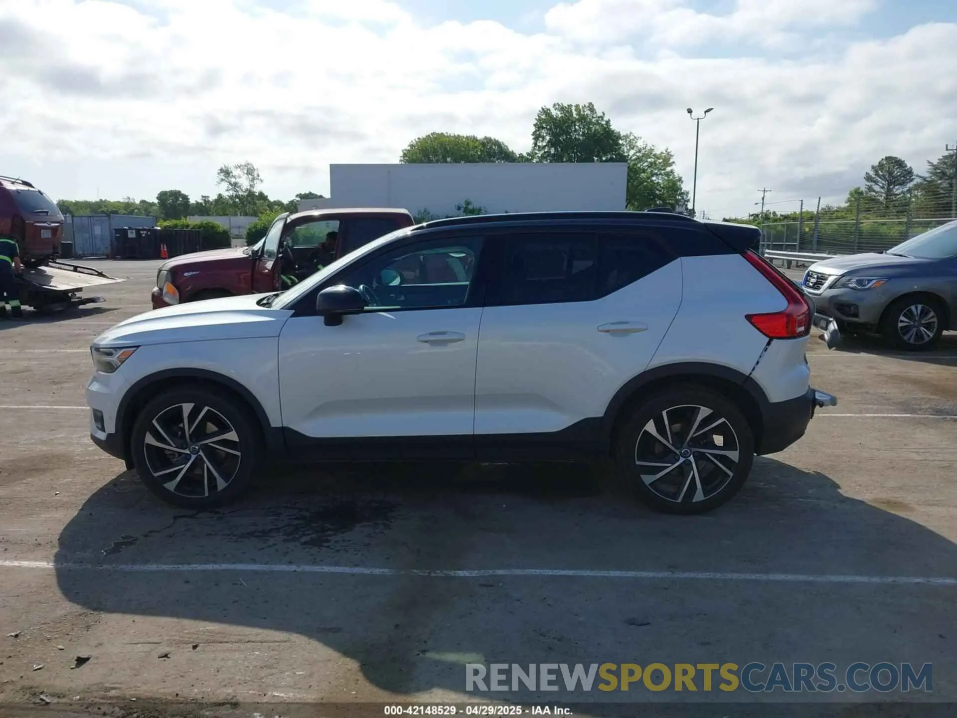 14 Photograph of a damaged car YV4AC2HM8K2084040 VOLVO XC40 2019