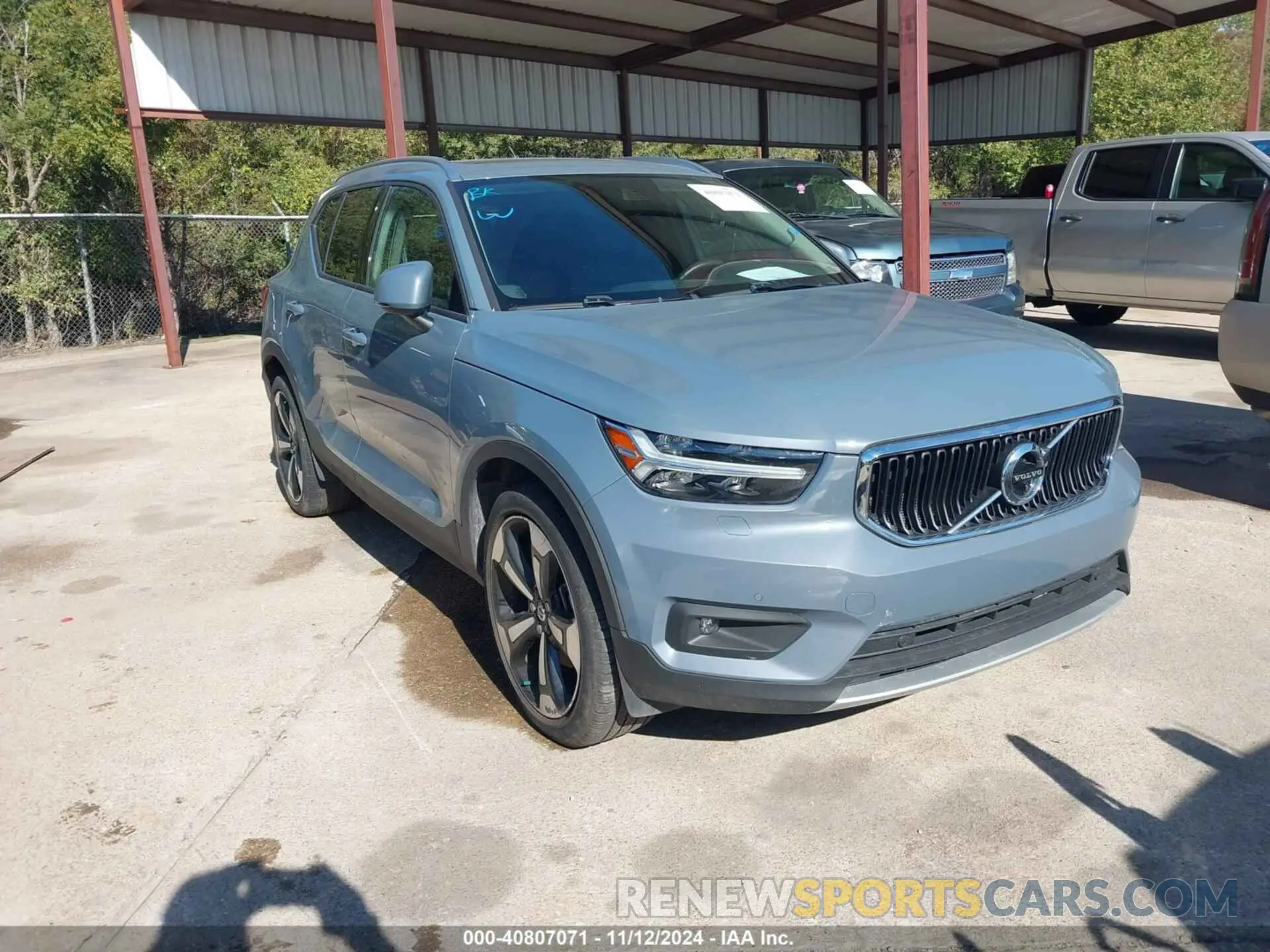 1 Photograph of a damaged car YV4162UK0L2273150 VOLVO XC40 2020