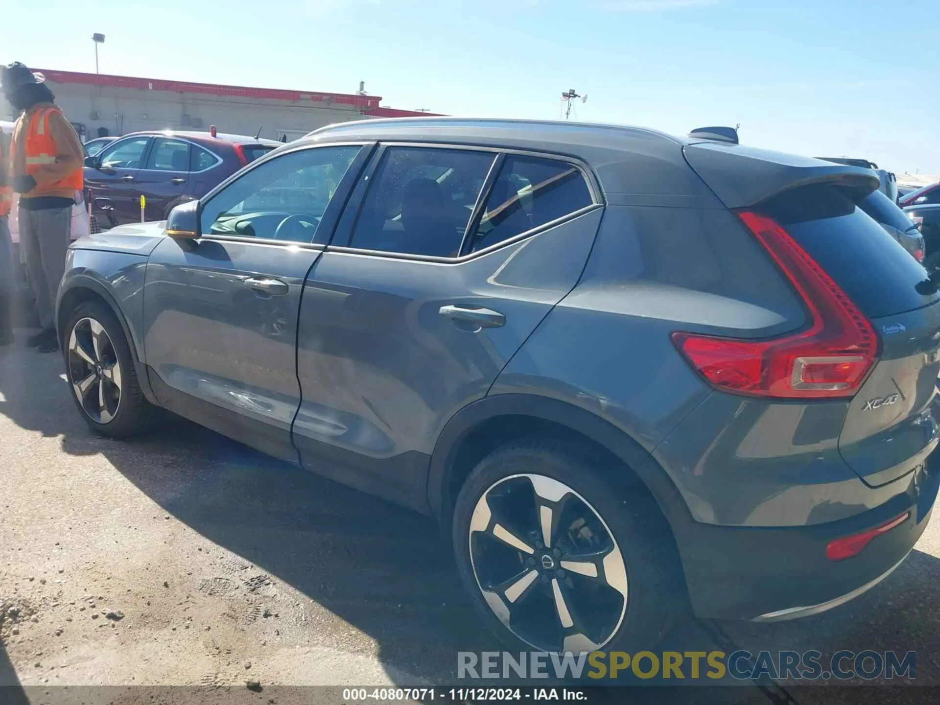 13 Photograph of a damaged car YV4162UK0L2273150 VOLVO XC40 2020