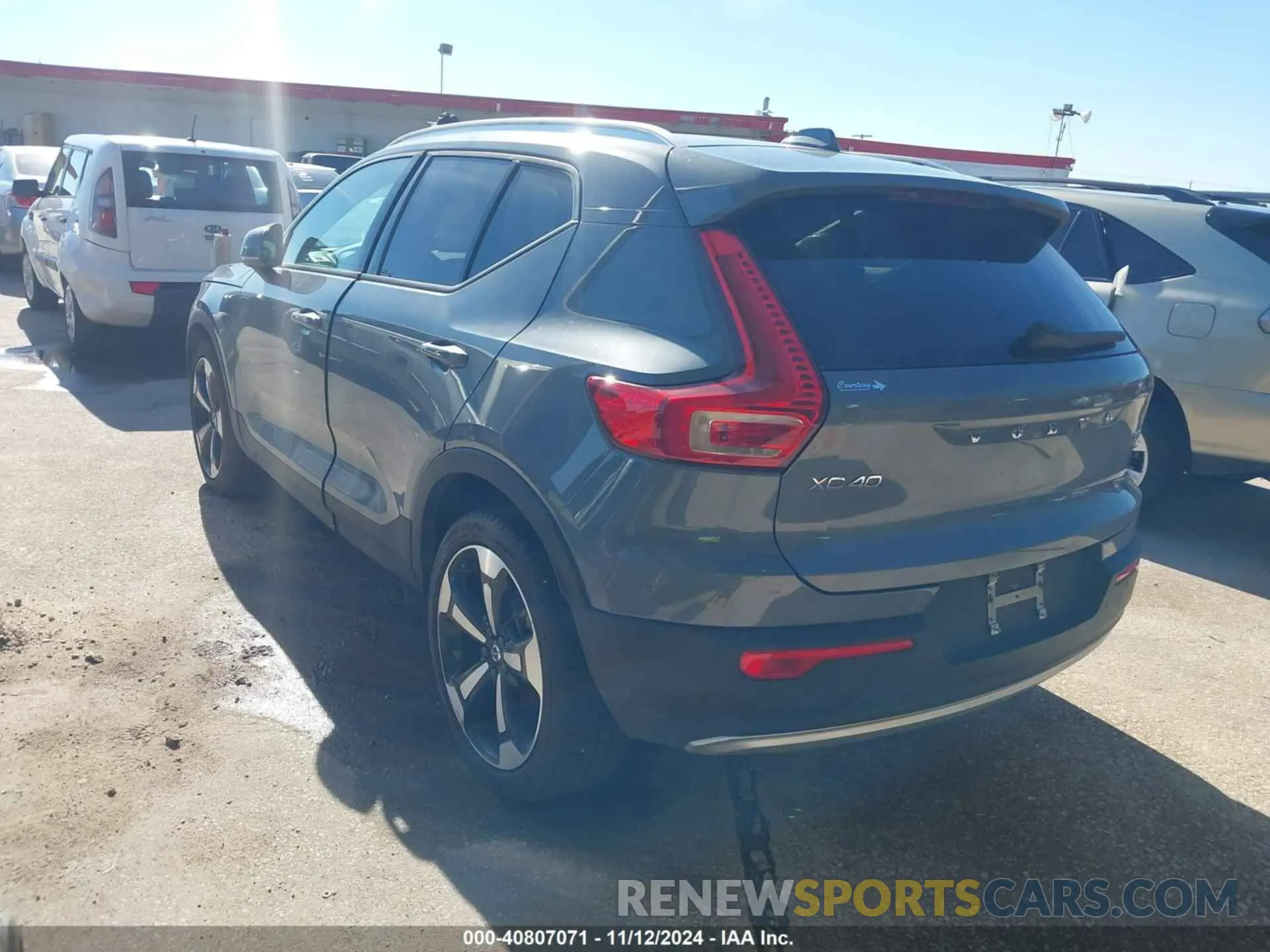 3 Photograph of a damaged car YV4162UK0L2273150 VOLVO XC40 2020