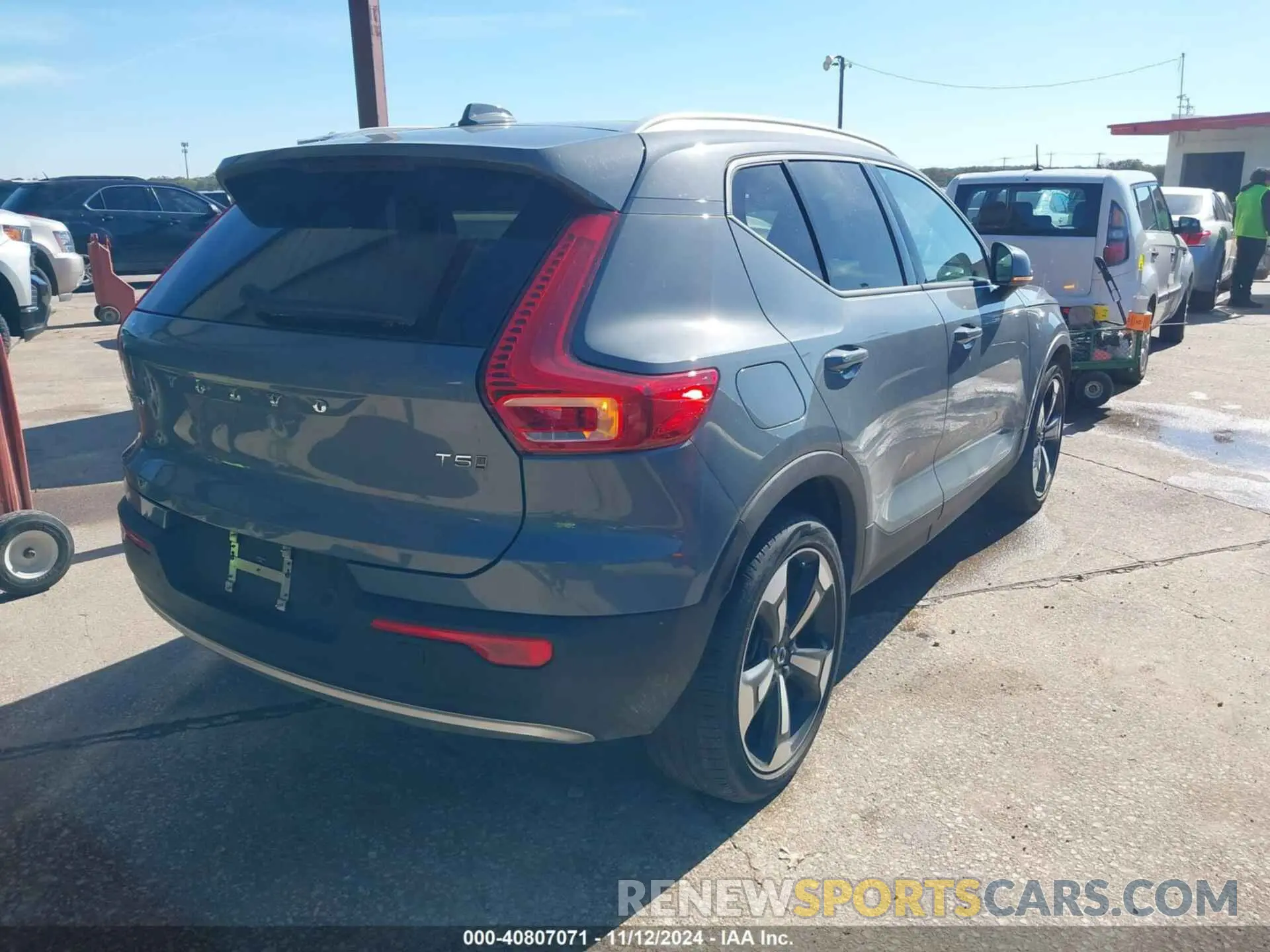4 Photograph of a damaged car YV4162UK0L2273150 VOLVO XC40 2020