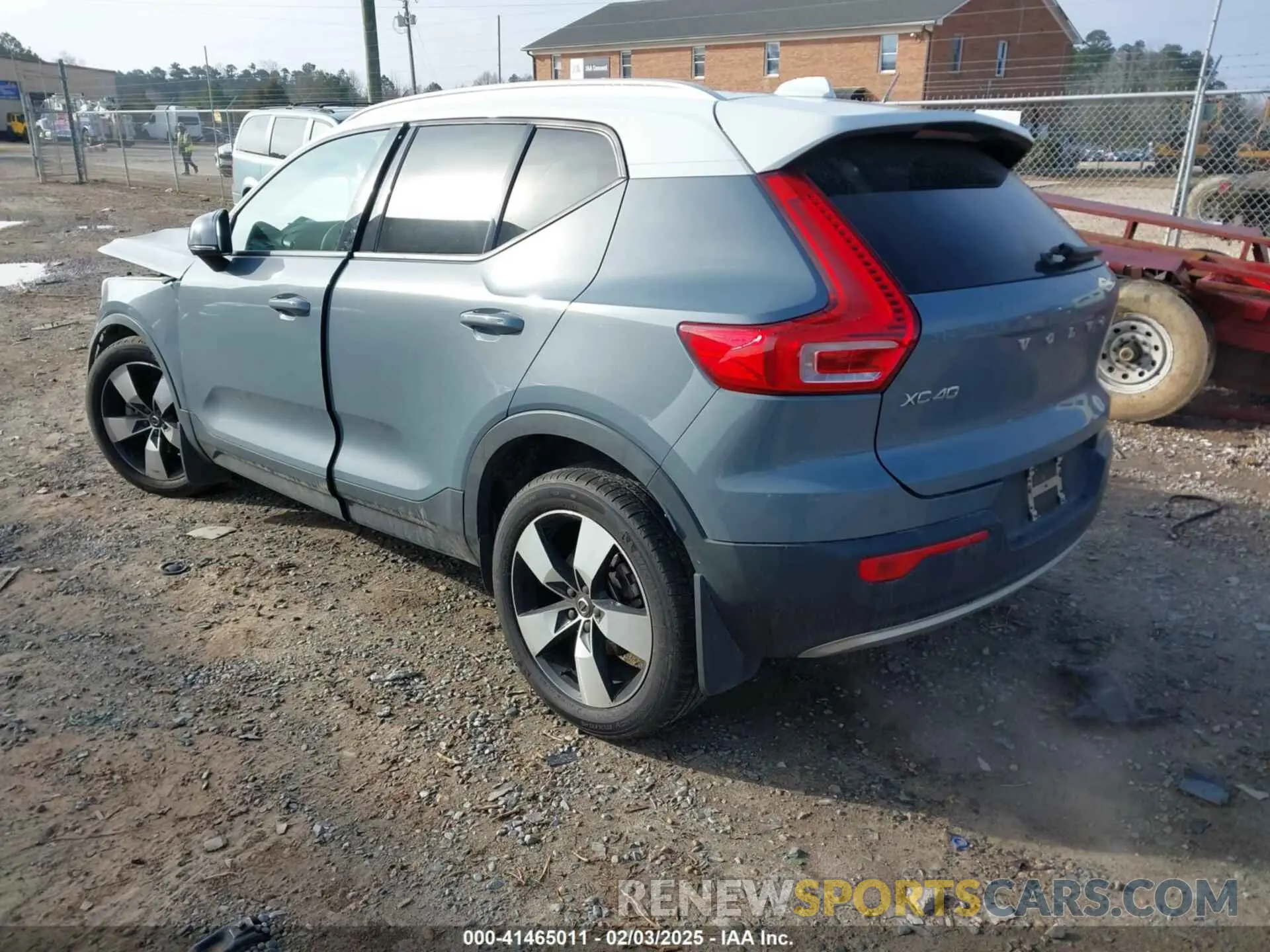 3 Photograph of a damaged car YV4162UK1L2189516 VOLVO XC40 2020